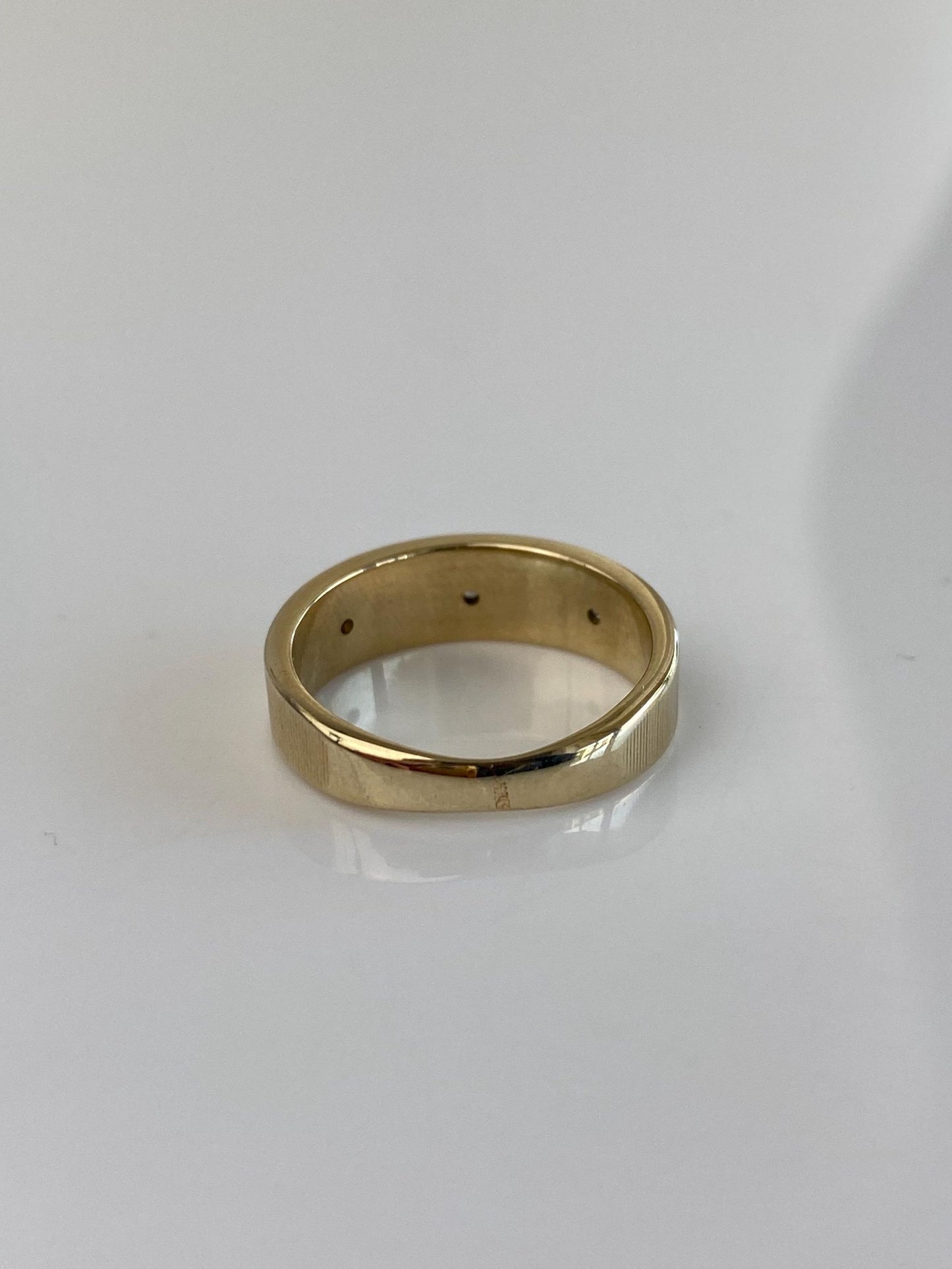 Vintage Solid 14k Yellow Gold Diamond Textured Ring Band - Size 5.25