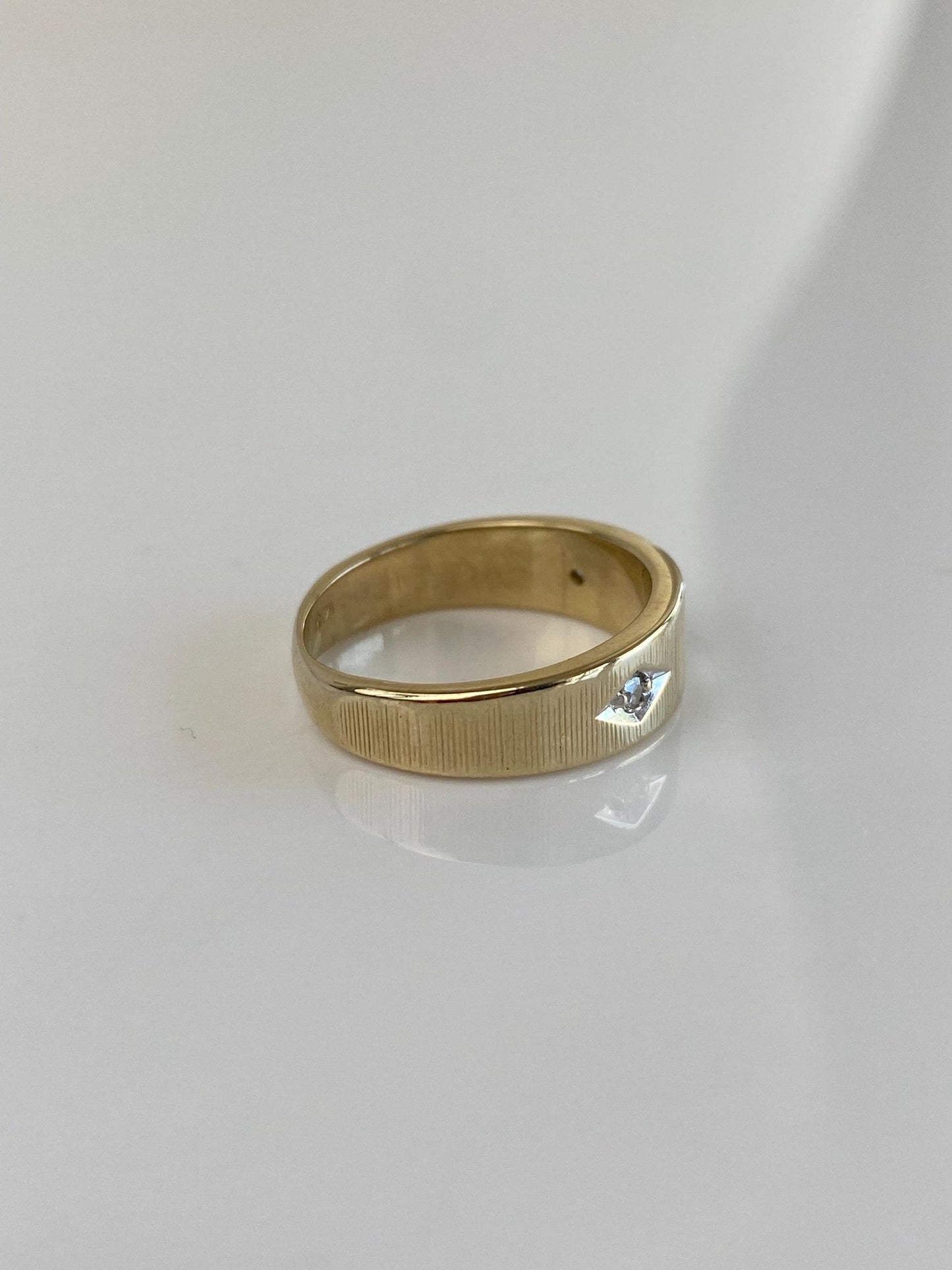 Vintage Solid 14k Yellow Gold Diamond Textured Ring Band - Size 5.25