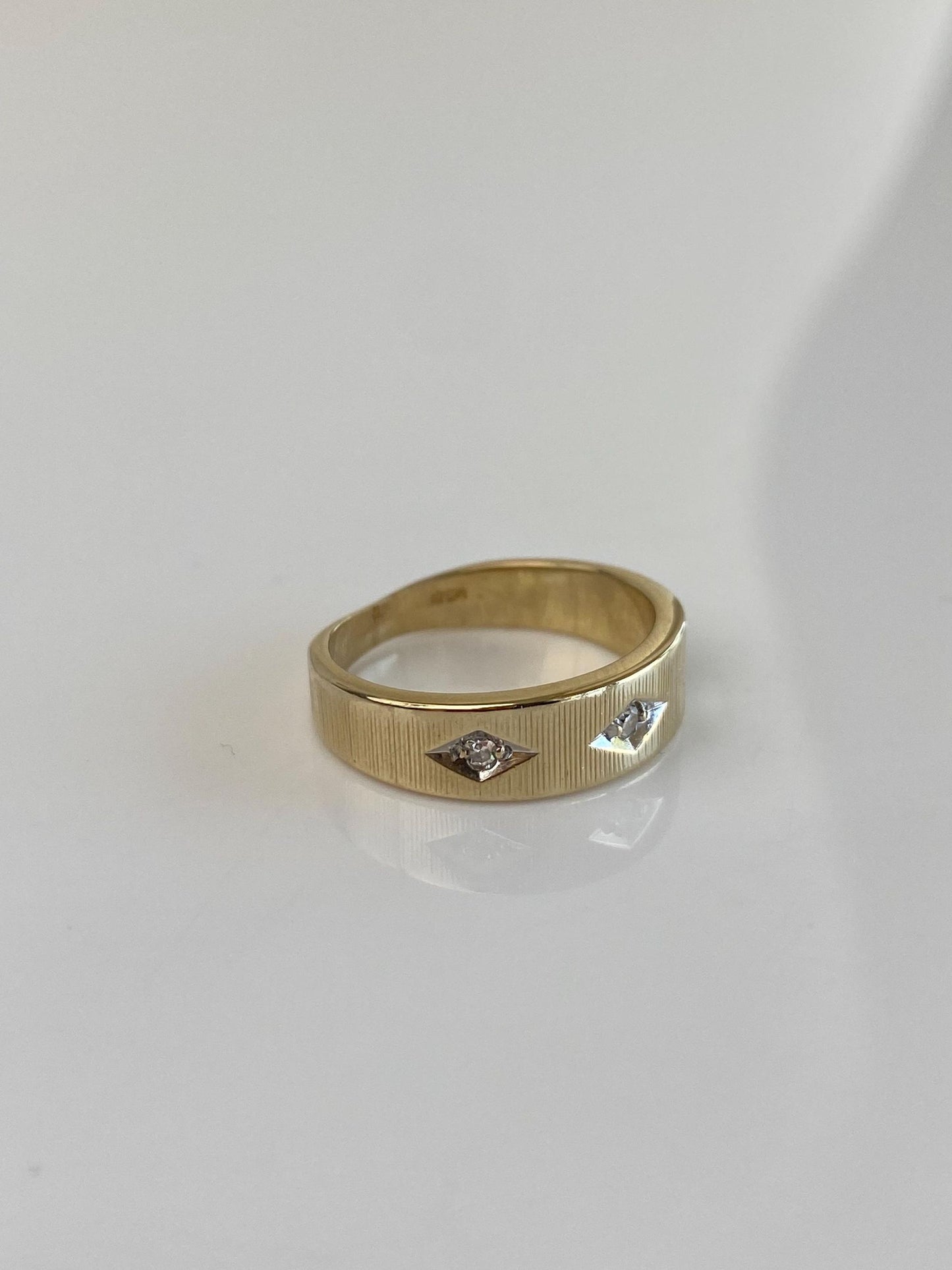 Vintage Solid 14k Yellow Gold Diamond Textured Ring Band - Size 5.25