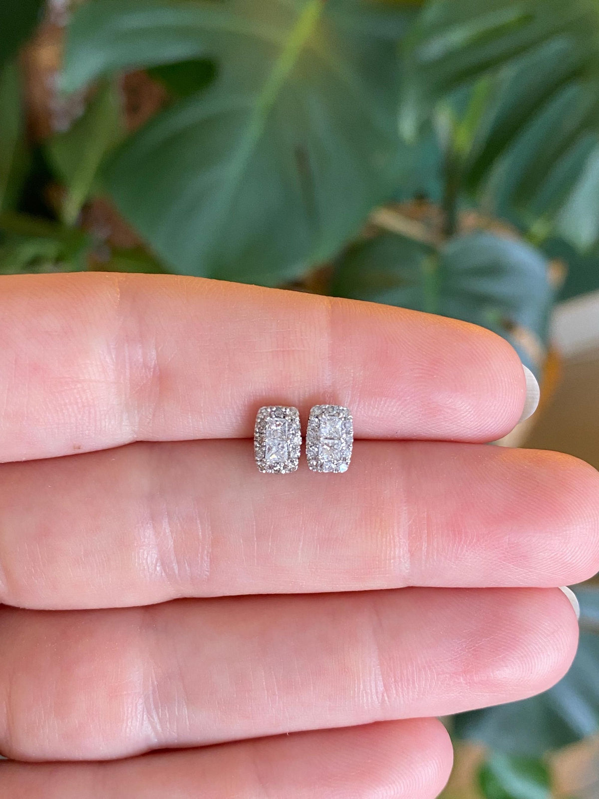 Vintage Solid 10k White Gold Diamond Halo Diamonds Stud Earrings