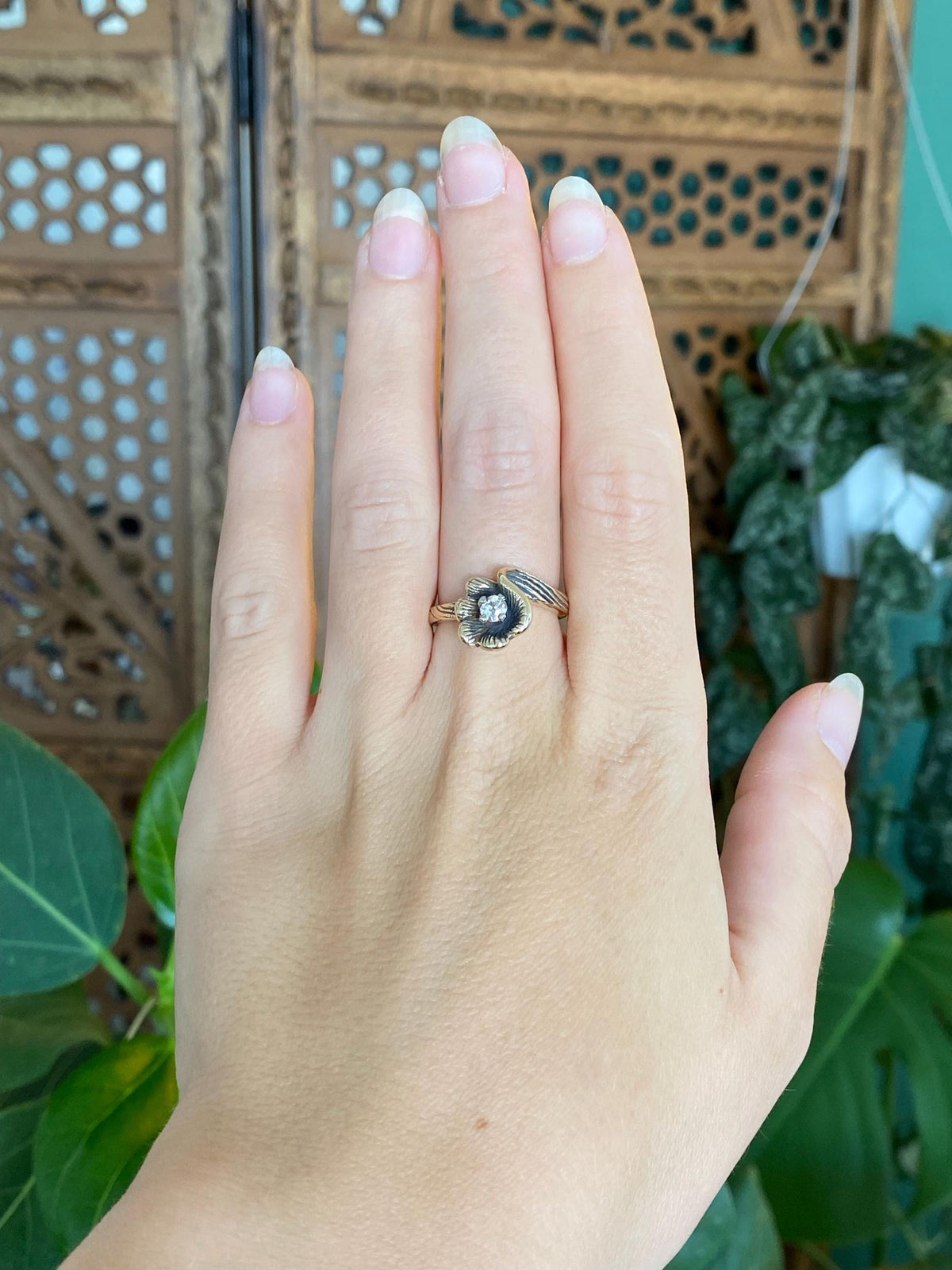 Vintage Solid 14k Yellow Gold Diamond Flower Ring - Size 7