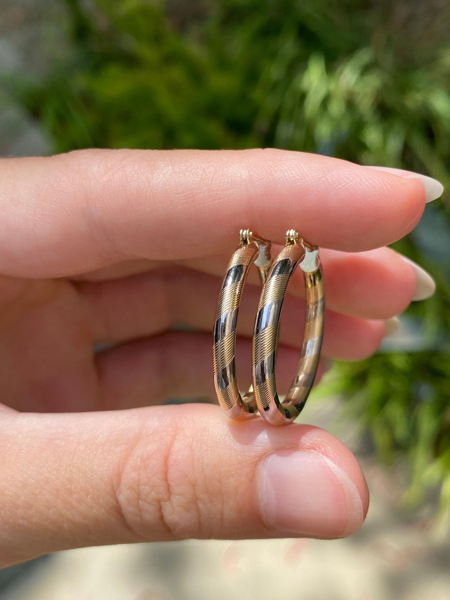 Vintage Solid 14k White & Yellow Gold Striped Hoop Earrings
