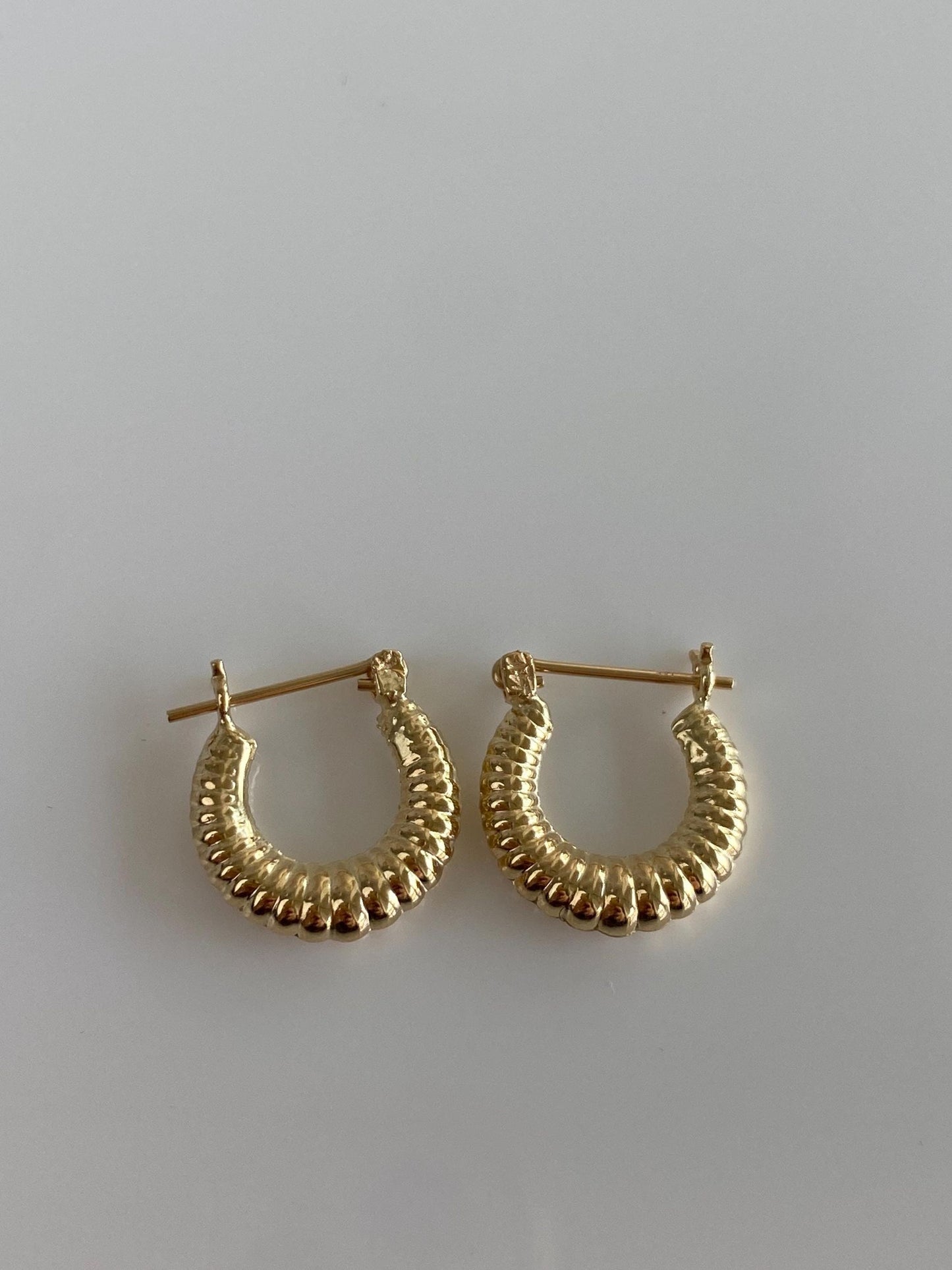 Vintage 14k Yellow Gold Little Scalloped Hoop Earrings