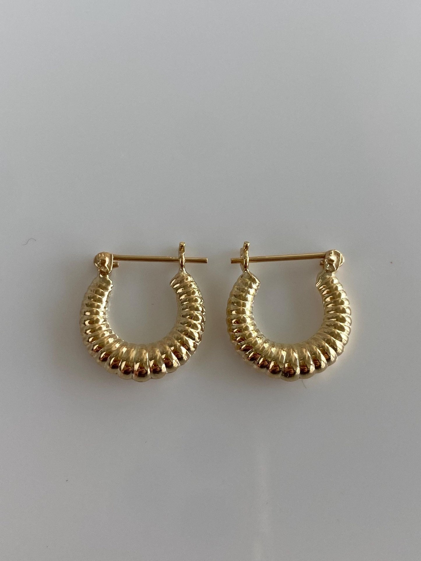 Vintage 14k Yellow Gold Little Scalloped Hoop Earrings