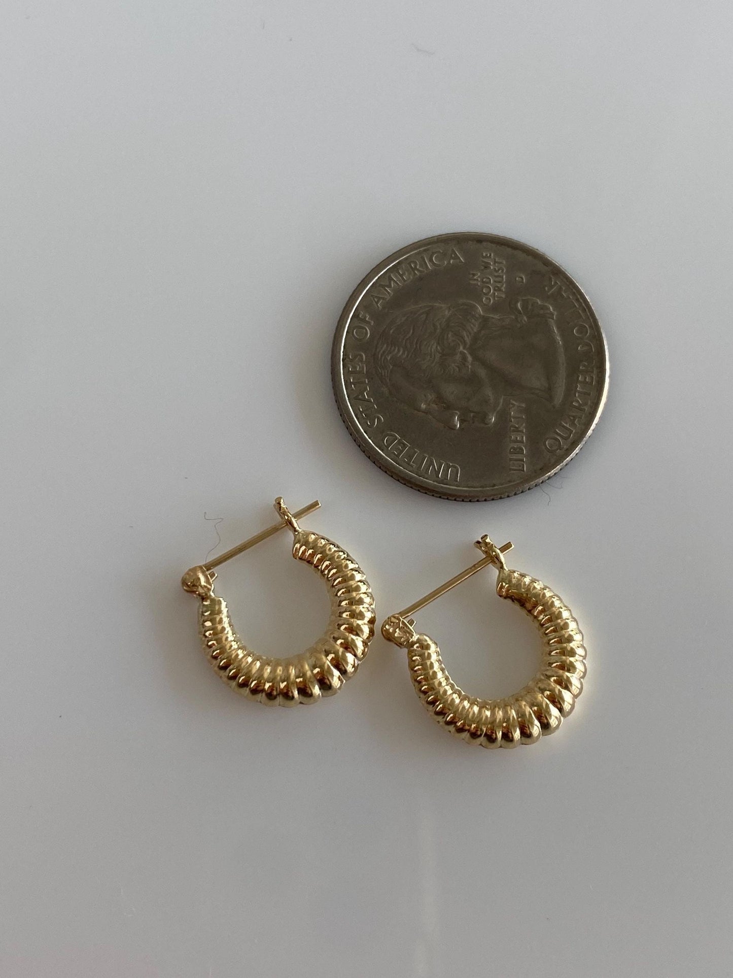 Vintage 14k Yellow Gold Little Scalloped Hoop Earrings
