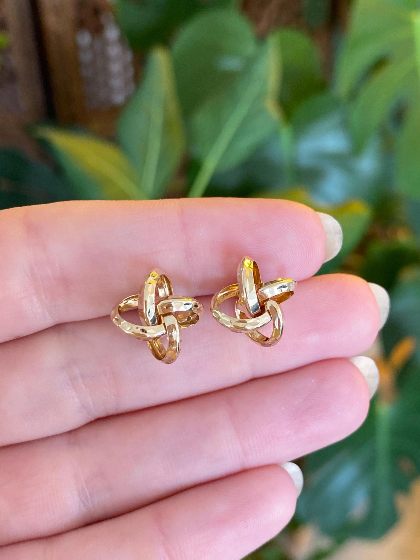 Vintage 14k Yellow Gold Diamond Cut Knot Stud Earrings