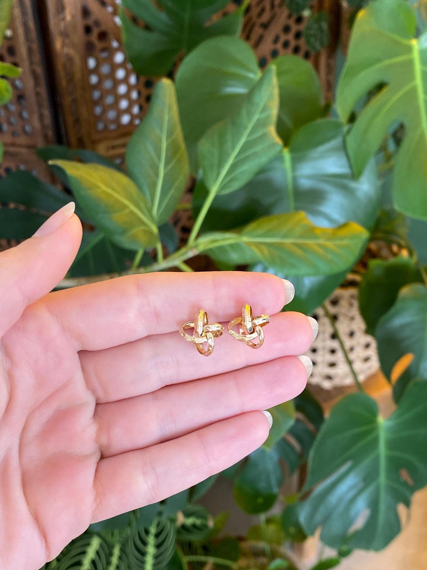 Vintage 14k Yellow Gold Diamond Cut Knot Stud Earrings