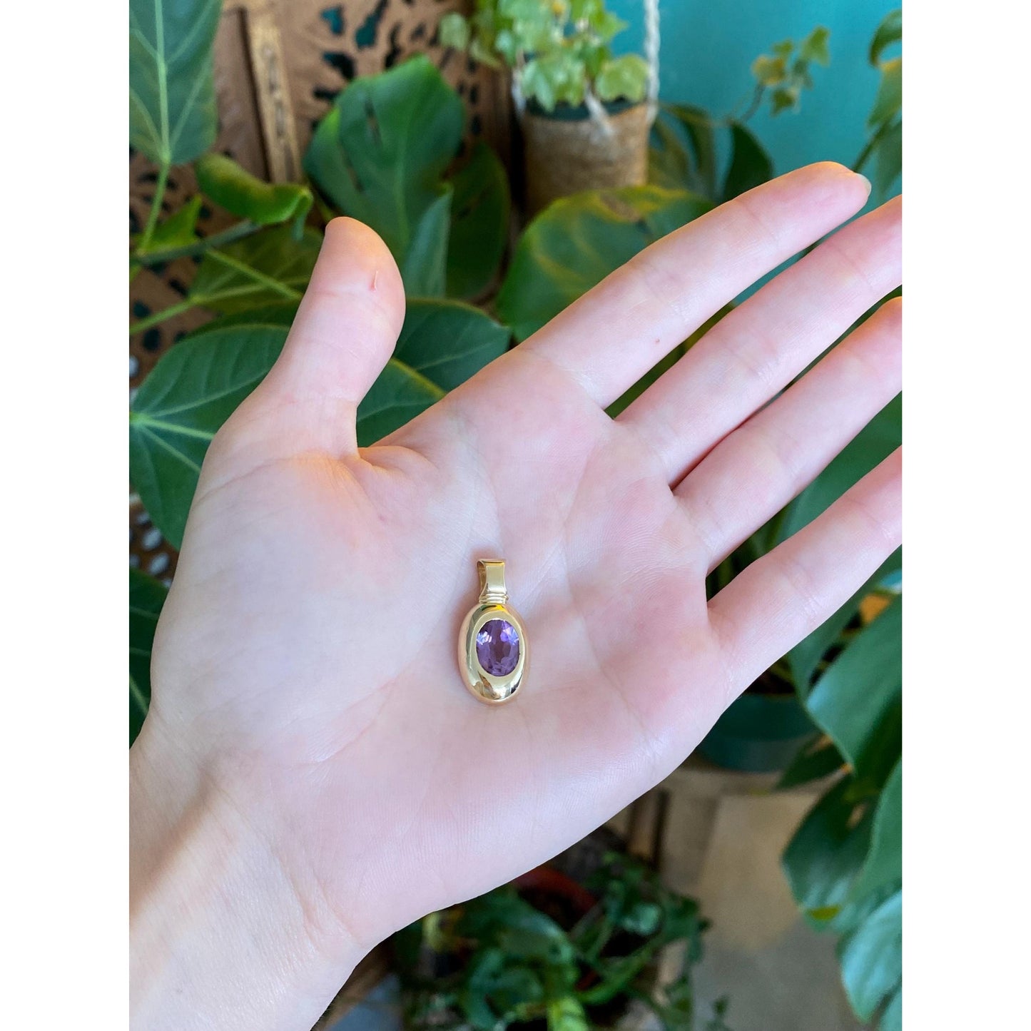 Vintage Solid 18k Yellow Gold Amethyst Charm