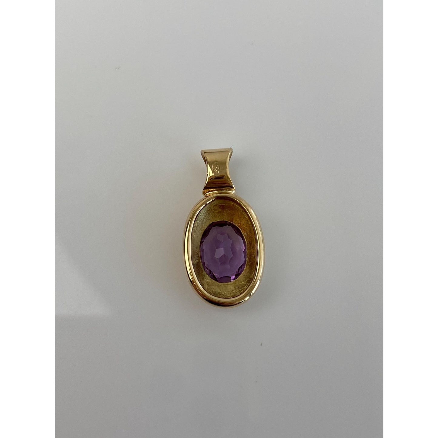 Vintage Solid 18k Yellow Gold Amethyst Charm