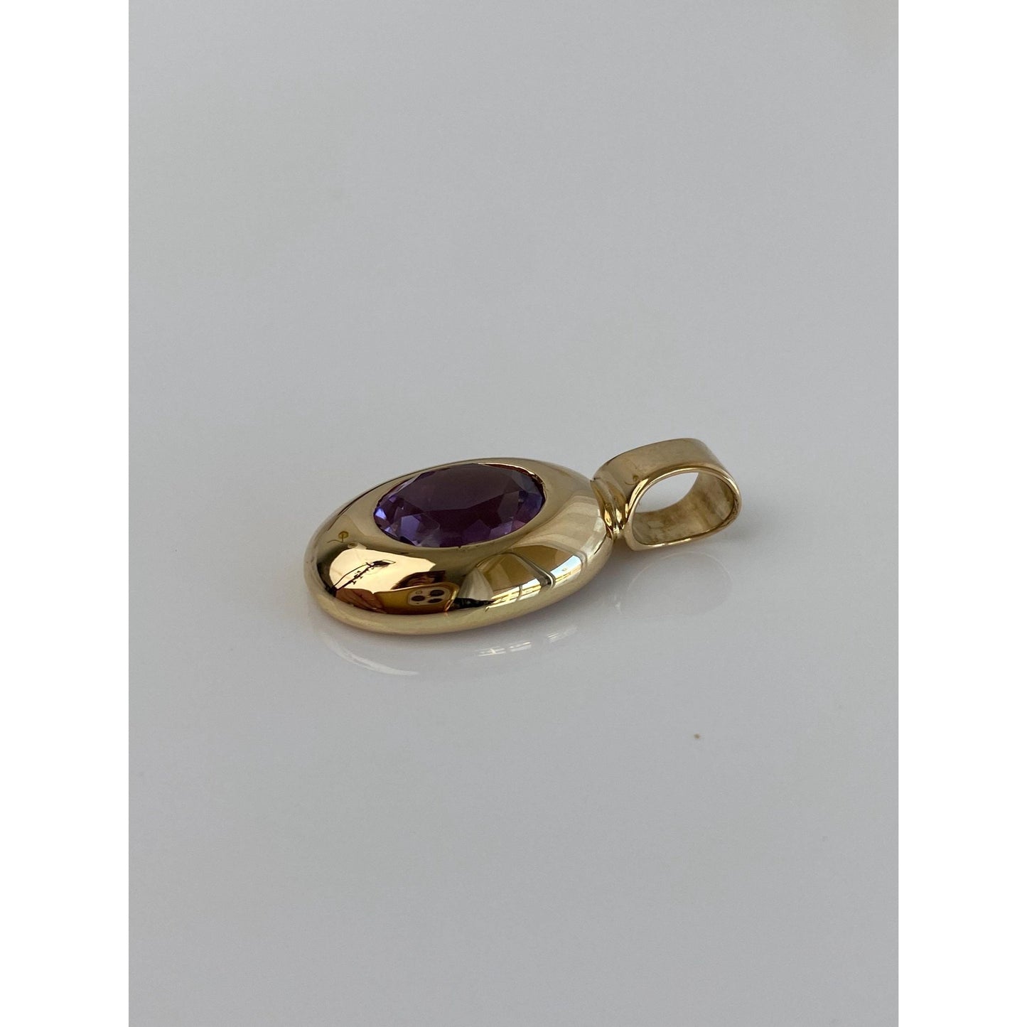Vintage Solid 18k Yellow Gold Amethyst Charm