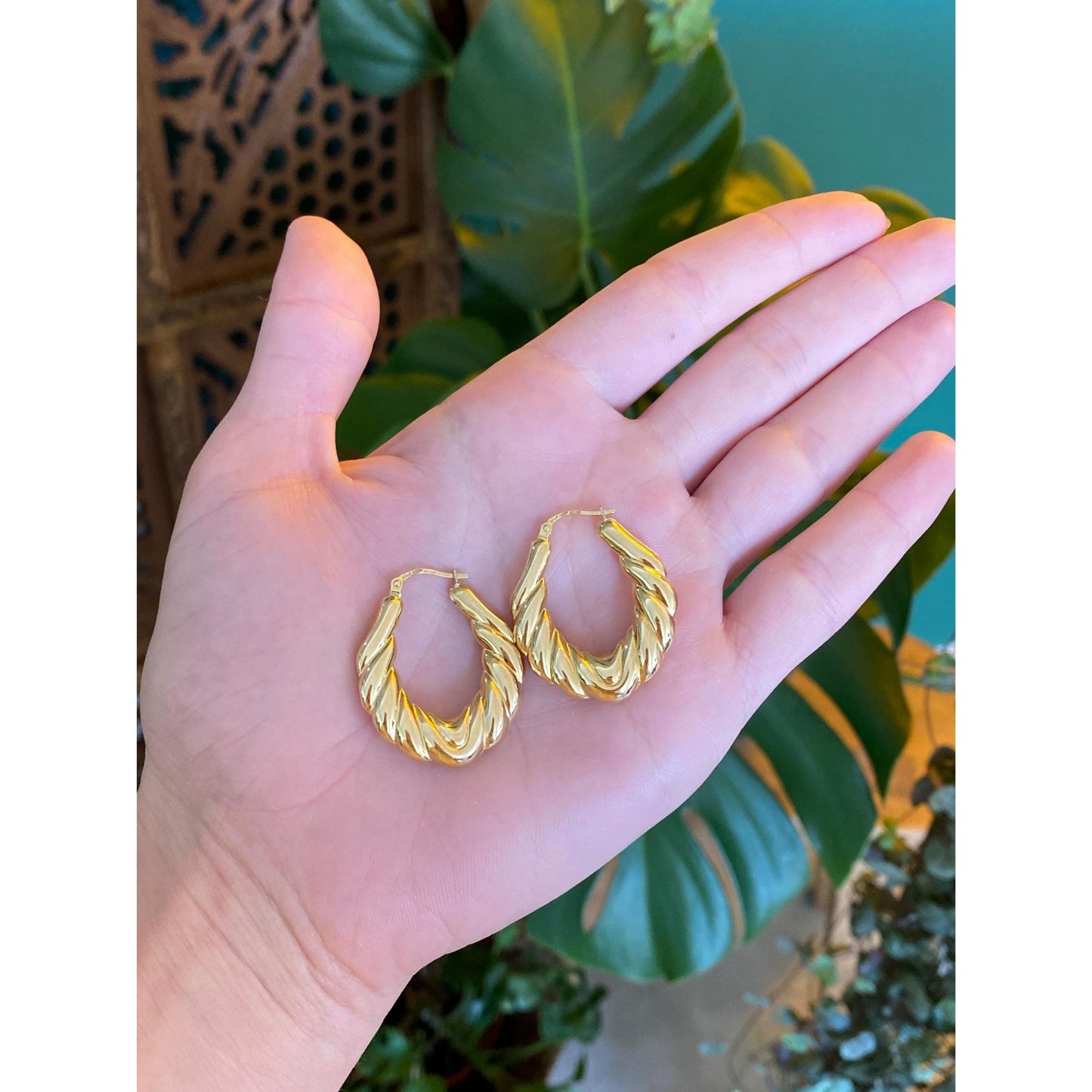 Vintage 18k Yellow Gold Hoop Earrings
