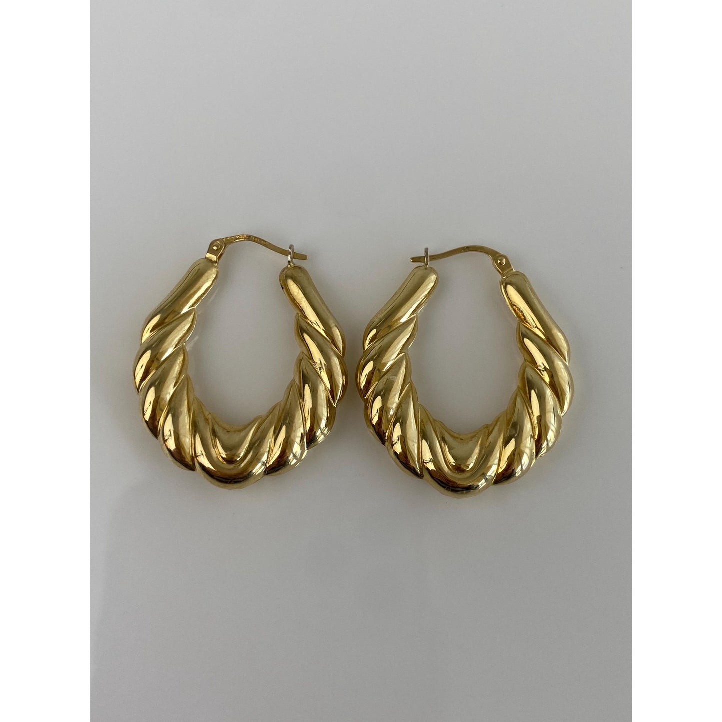 Vintage 18k Yellow Gold Hoop Earrings