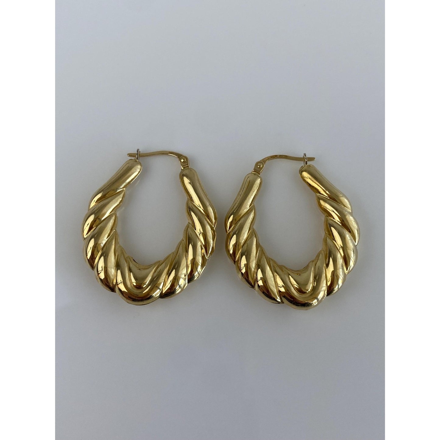 Vintage 18k Yellow Gold Hoop Earrings