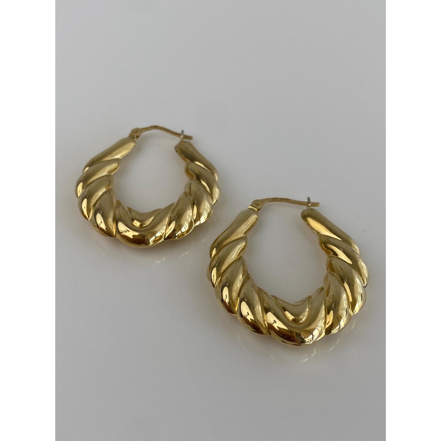 Vintage 18k Yellow Gold Hoop Earrings