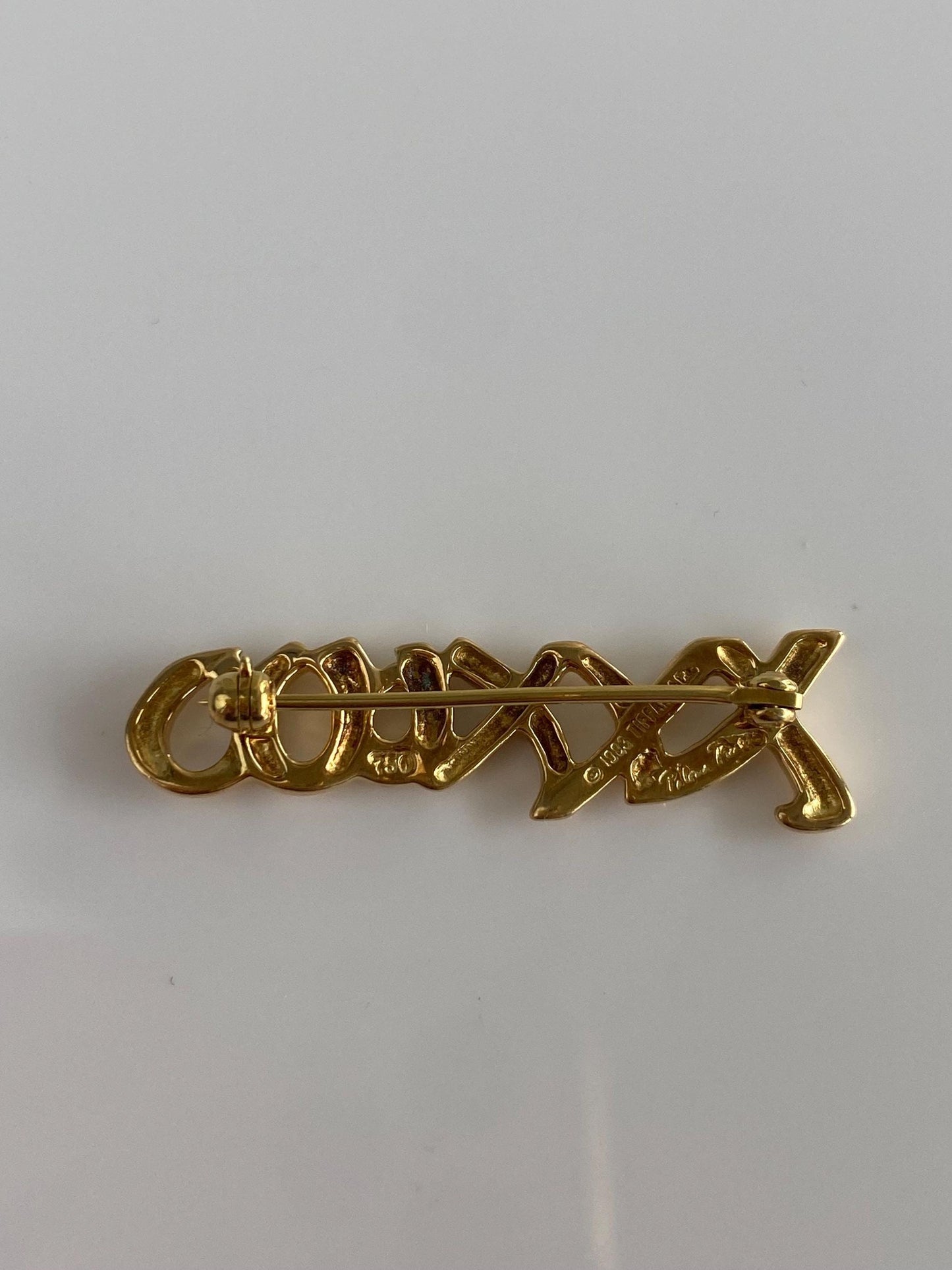 Tiffany & Co. Paloma Picasso Solid 18k Yellow Gold XXXOOO Brooch Pin
