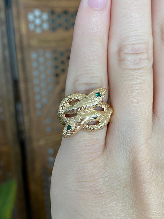 Vintage Solid 14k Yellow Gold Green Spinel Eyes Snake Ring - Size 4.25