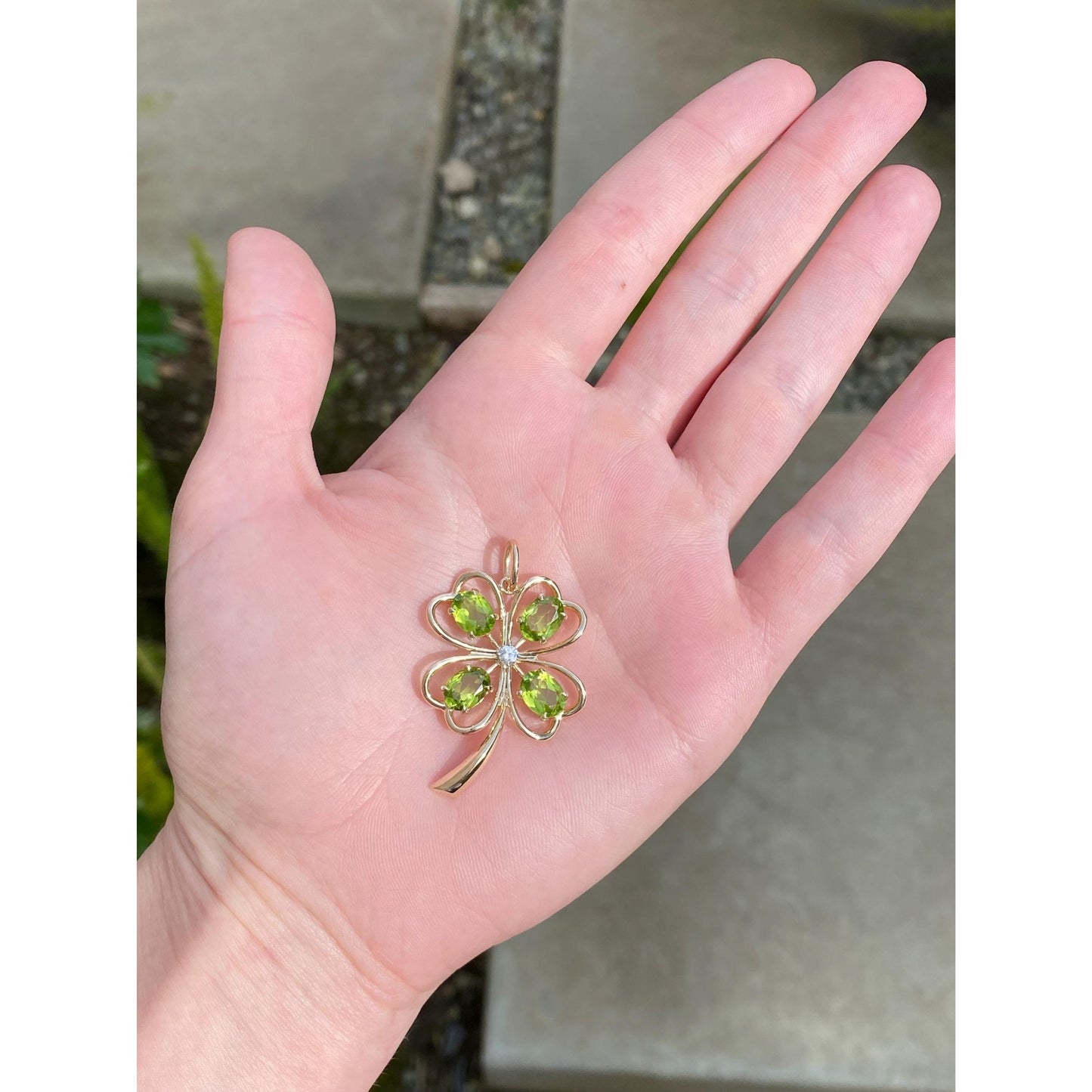 Vintage Solid 14k Yellow Gold Diamond Peridot Four Leaf Clover Charm
