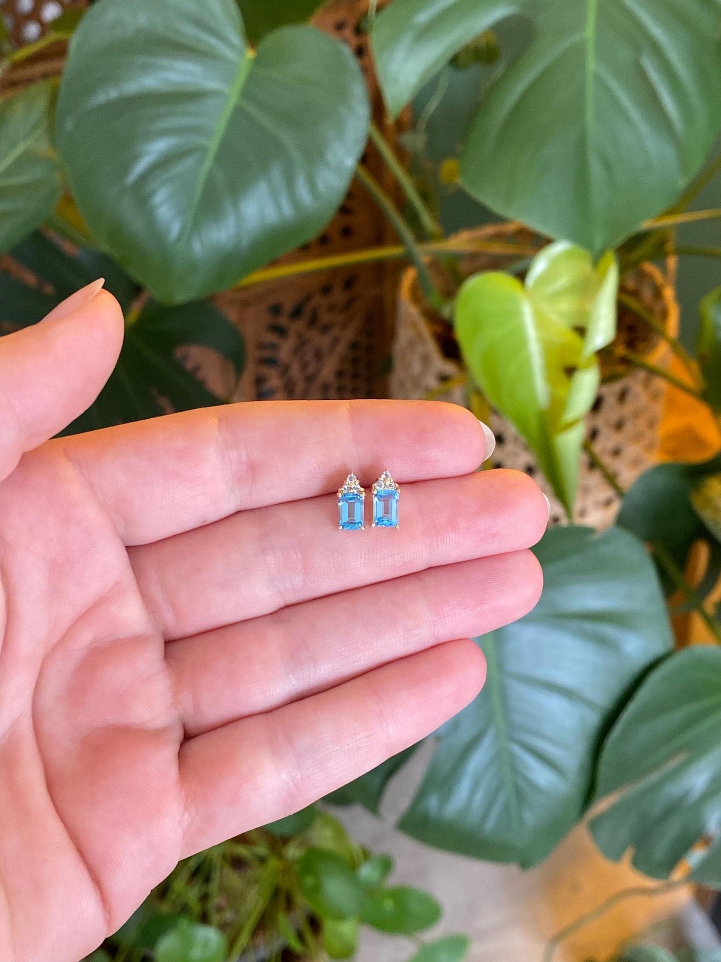 Vintage Solid 10k Yellow Gold Clear & Blue Topaz Stud Earrings