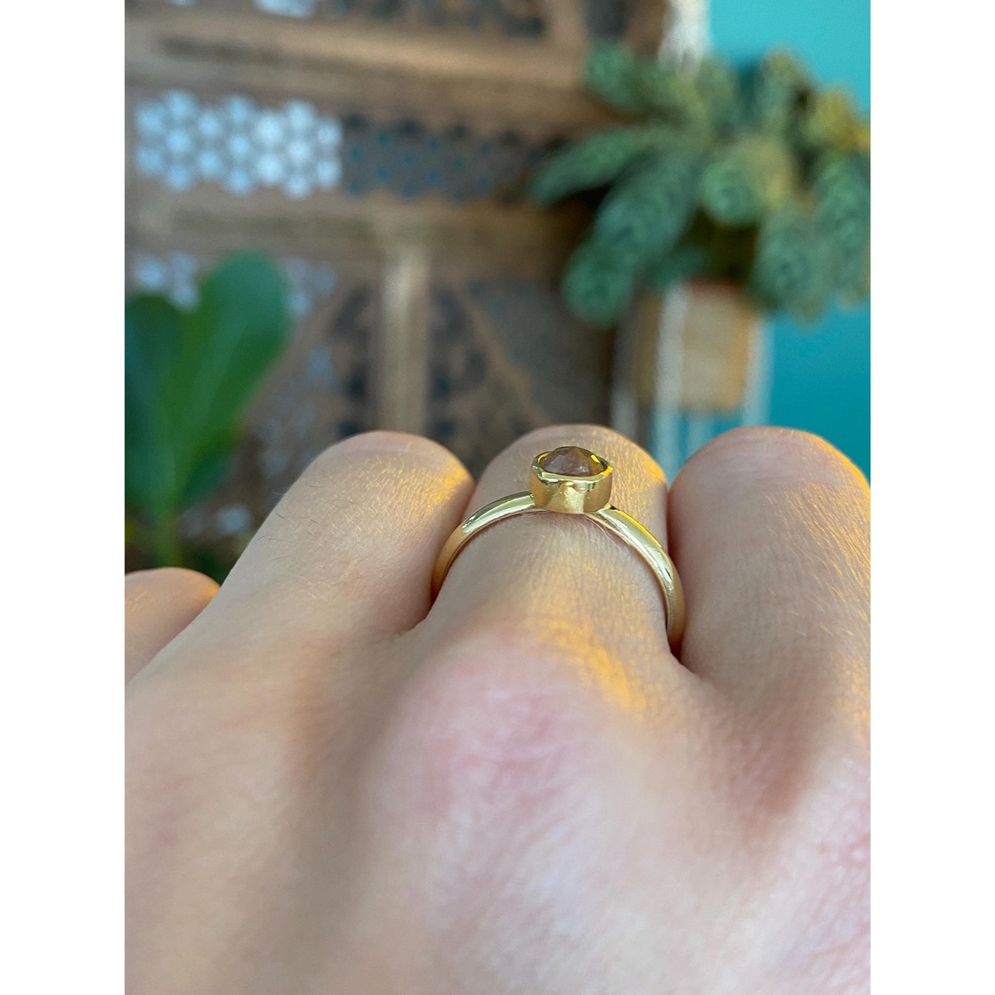 Vintage Solid 18k Yellow Gold Brown Diamond Ring - Size 6.75