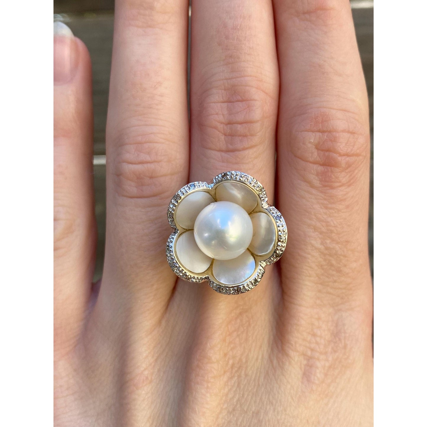 Solid 14k Yellow Gold Diamond Mother of Pearl Pearl Flower Ring - Size 5.5