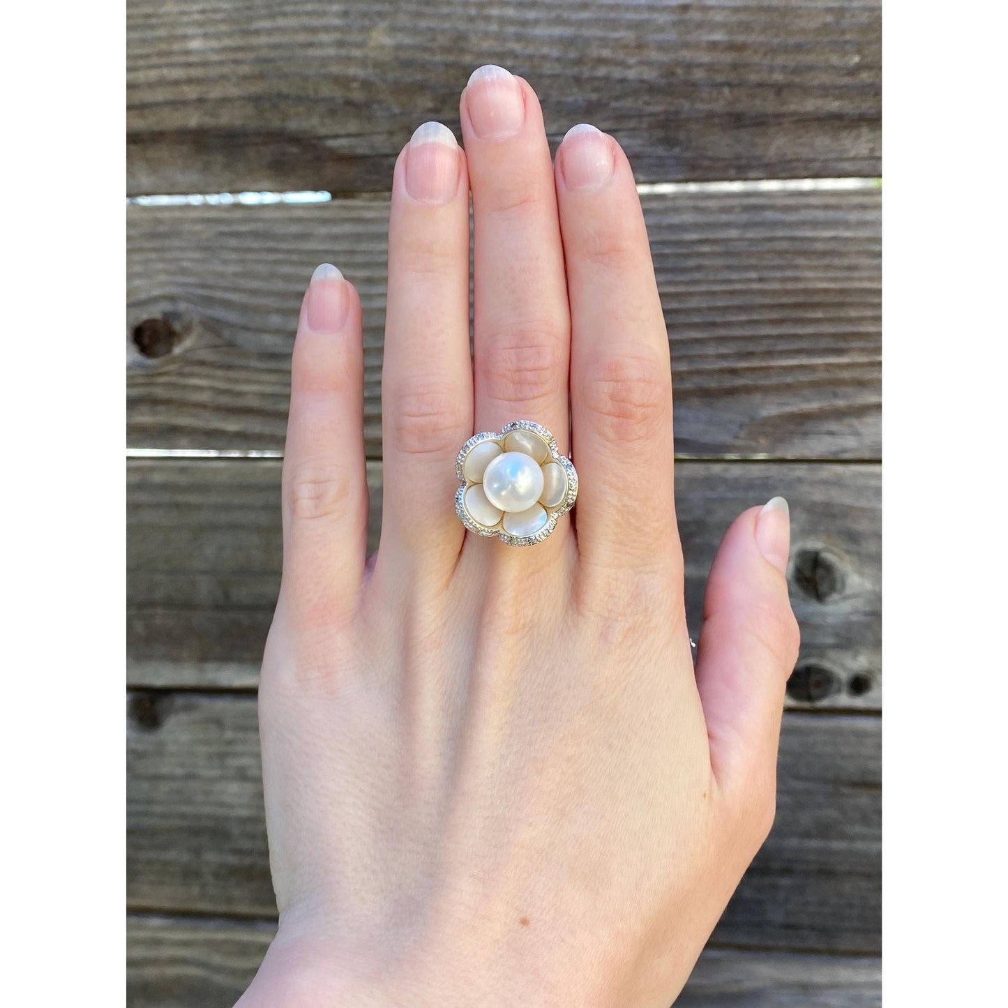 Solid 14k Yellow Gold Diamond Mother of Pearl Pearl Flower Ring - Size 5.5