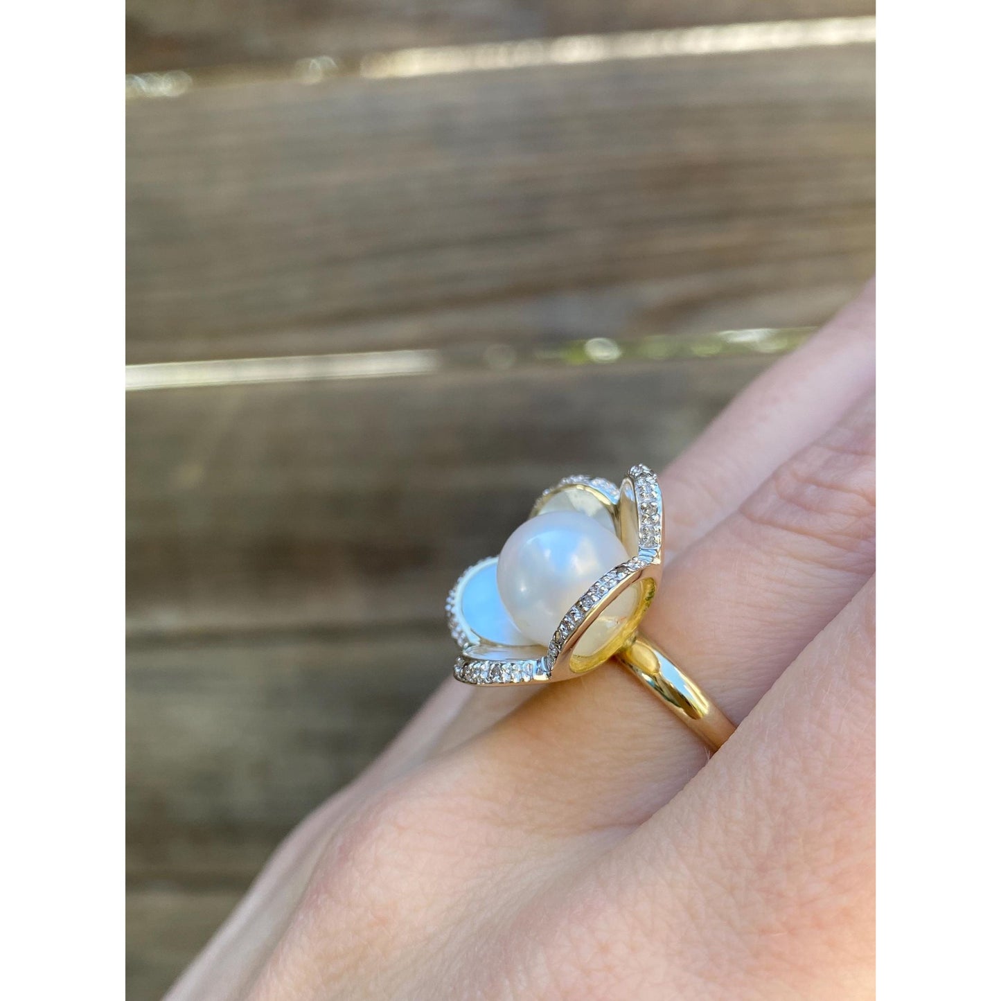 Solid 14k Yellow Gold Diamond Mother of Pearl Pearl Flower Ring - Size 5.5