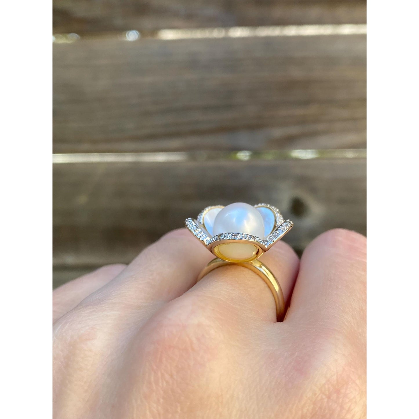 Solid 14k Yellow Gold Diamond Mother of Pearl Pearl Flower Ring - Size 5.5