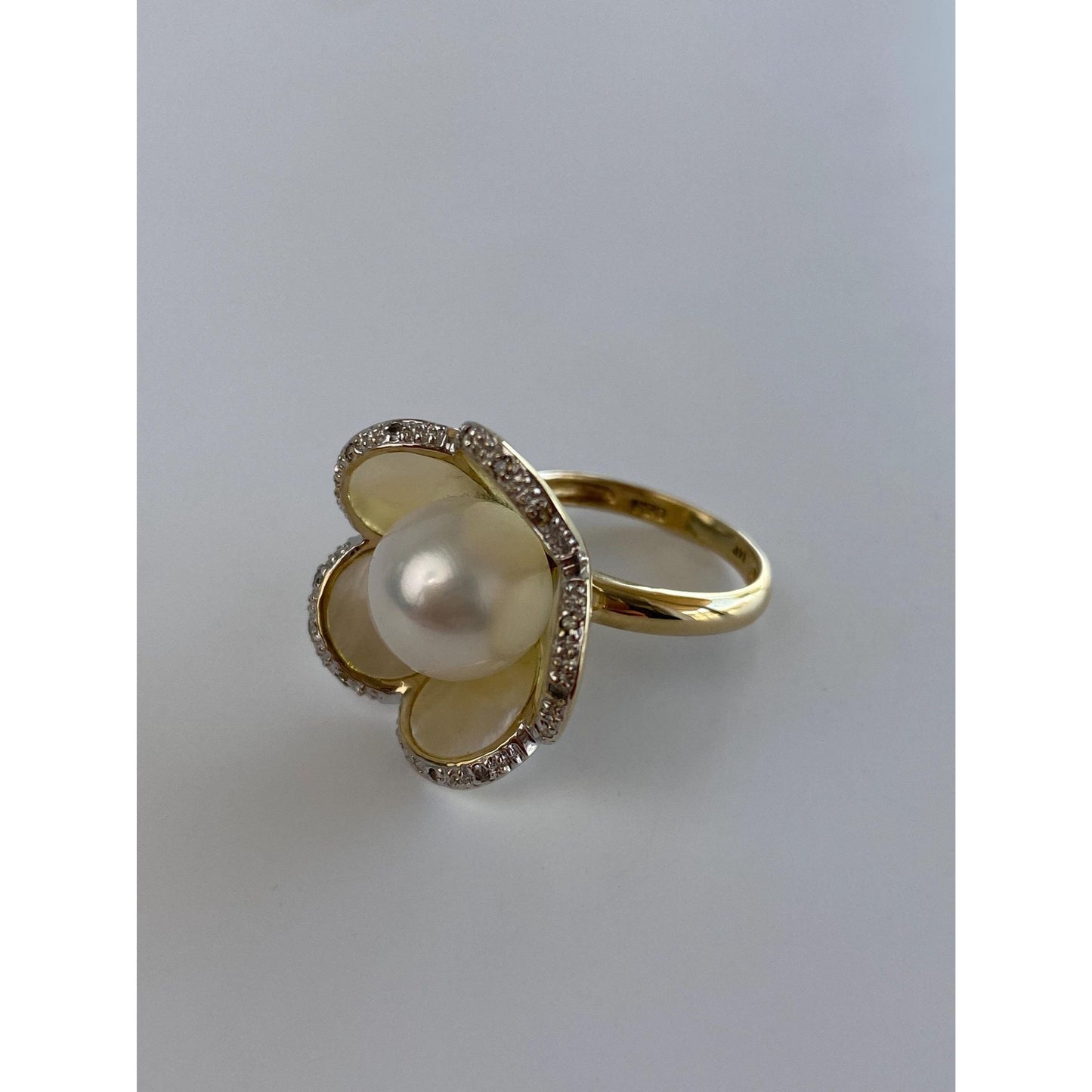 Solid 14k Yellow Gold Diamond Mother of Pearl Pearl Flower Ring - Size 5.5