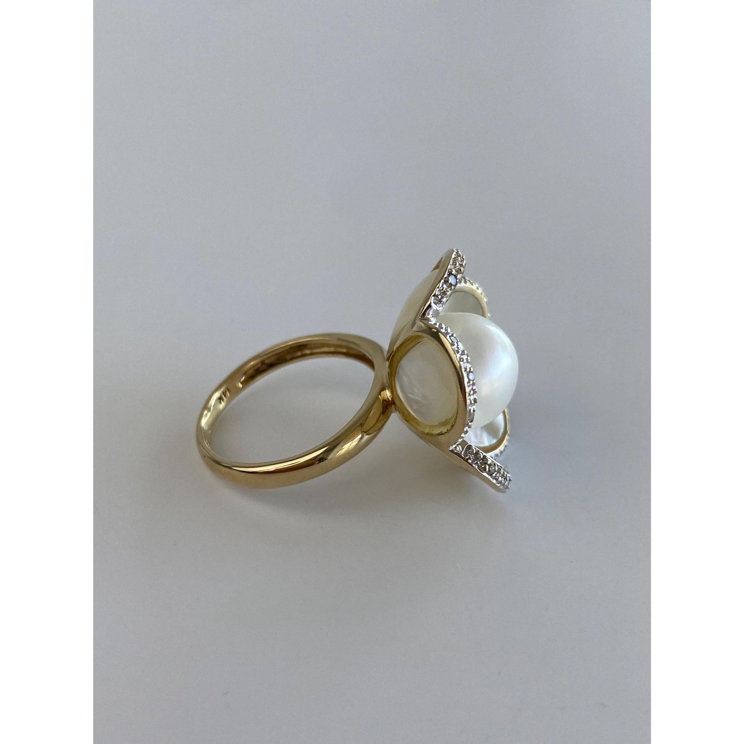Solid 14k Yellow Gold Diamond Mother of Pearl Pearl Flower Ring - Size 5.5