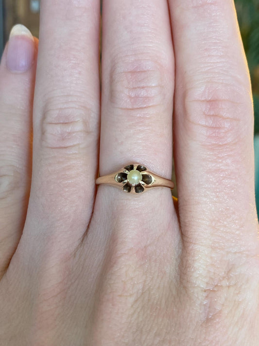 Vintage Solid 14k Yellow Gold Pearl Ring - Size 6