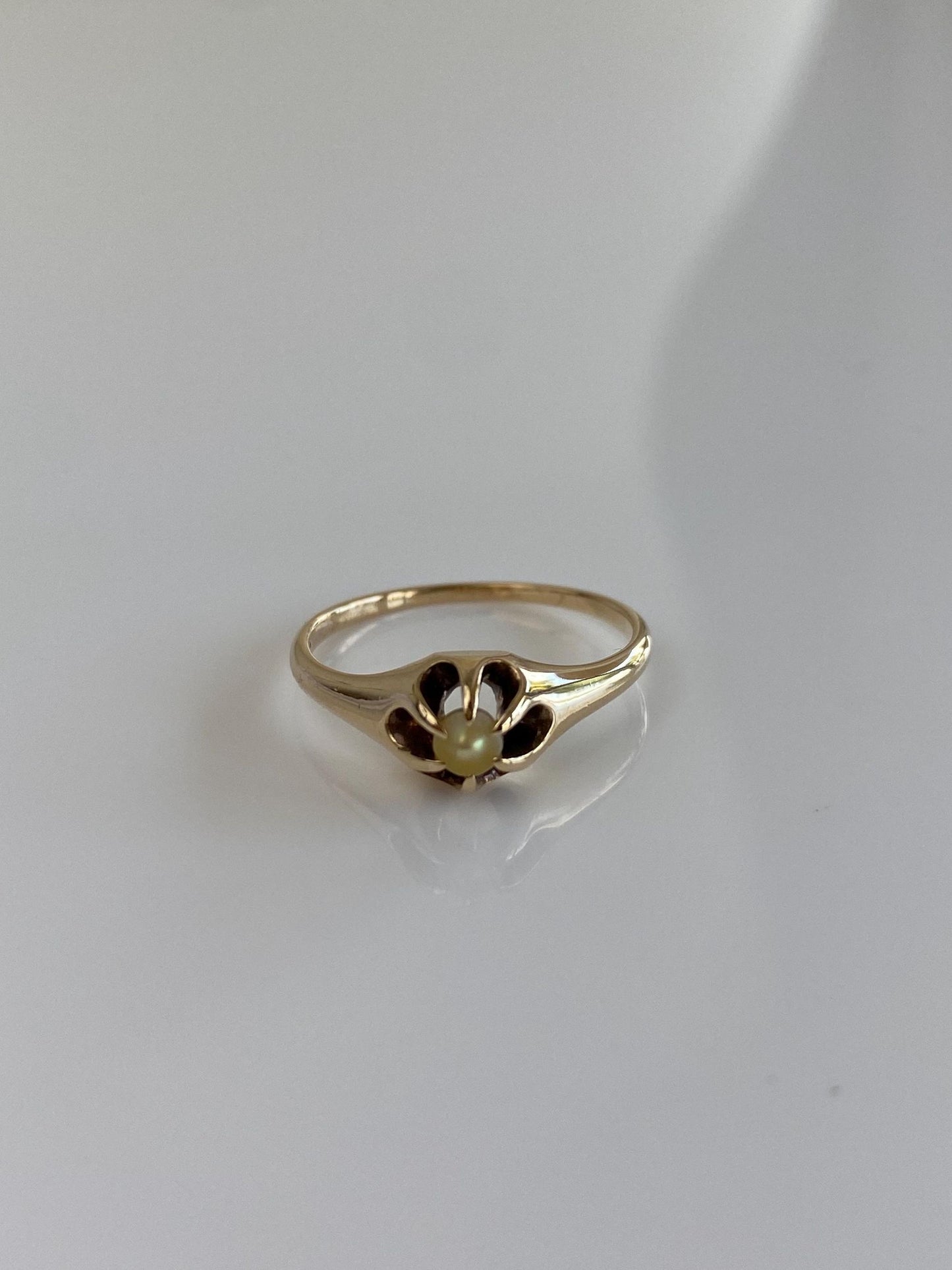Vintage Solid 14k Yellow Gold Pearl Ring - Size 6