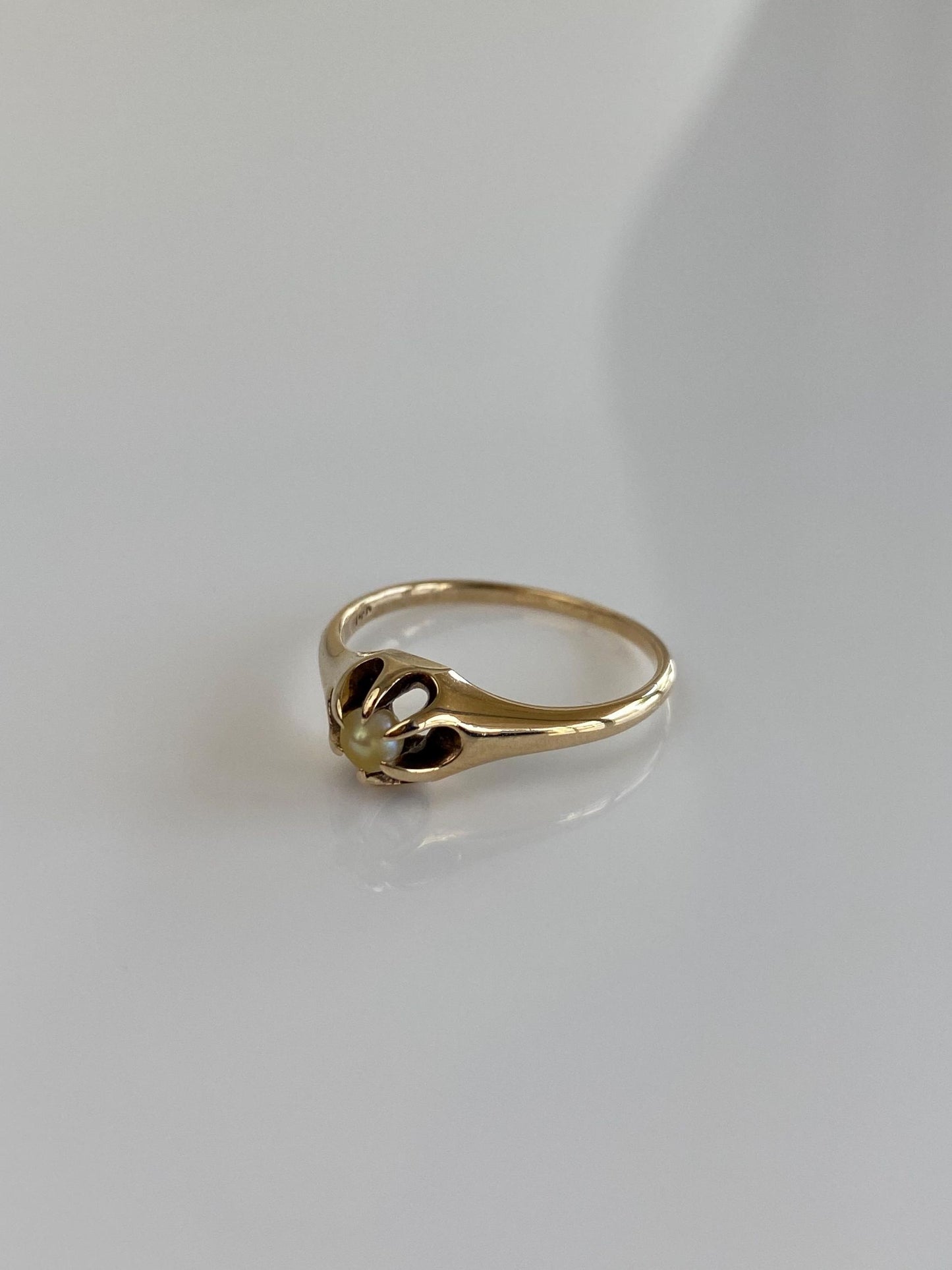 Vintage Solid 14k Yellow Gold Pearl Ring - Size 6
