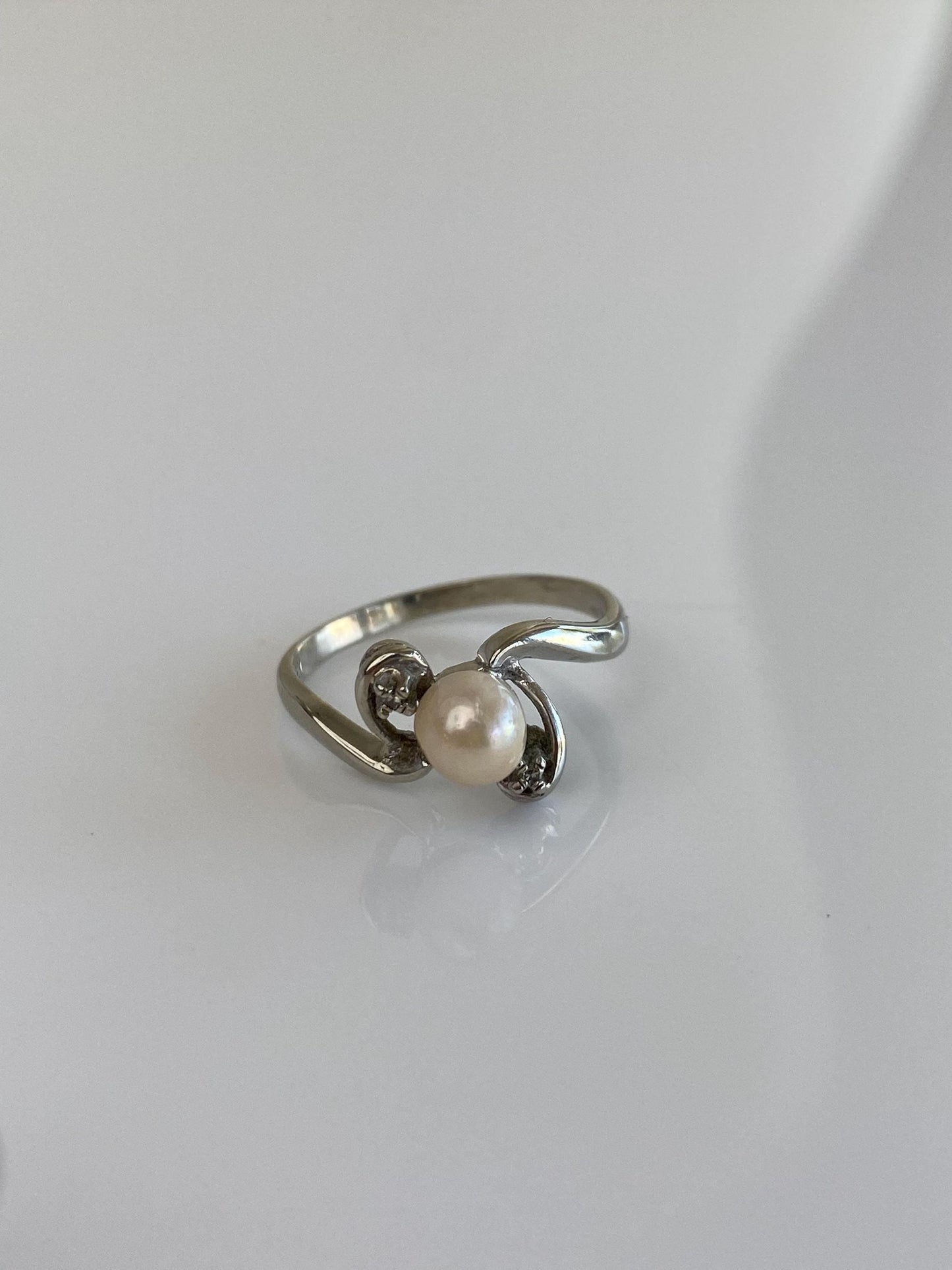 Vintage Solid 14k White Gold Pearl Diamond Twist Ring - Size 6.25
