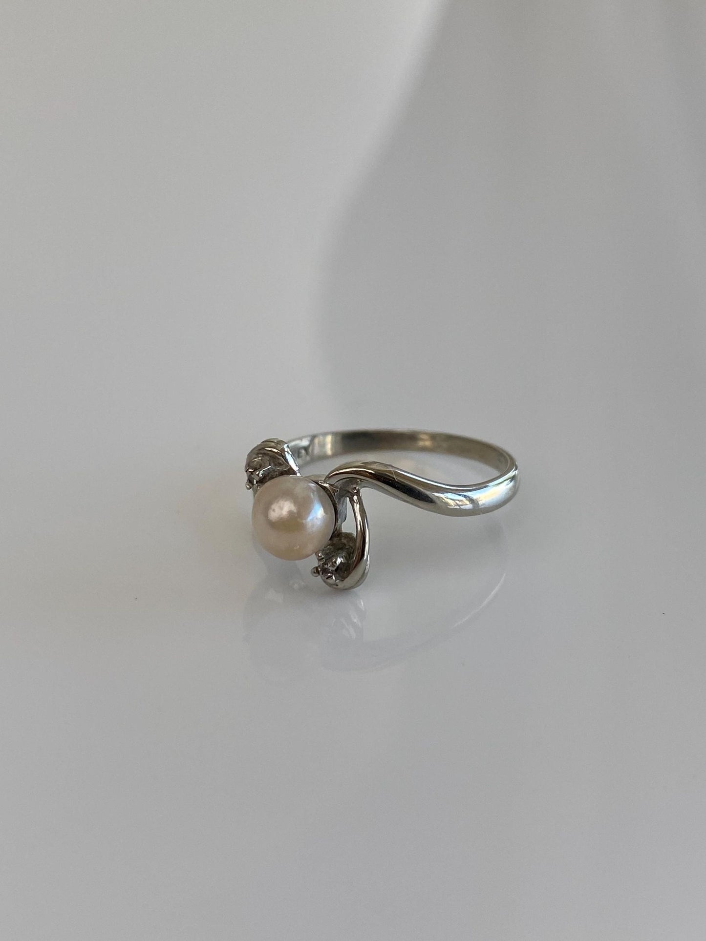Vintage Solid 14k White Gold Pearl Diamond Twist Ring - Size 6.25