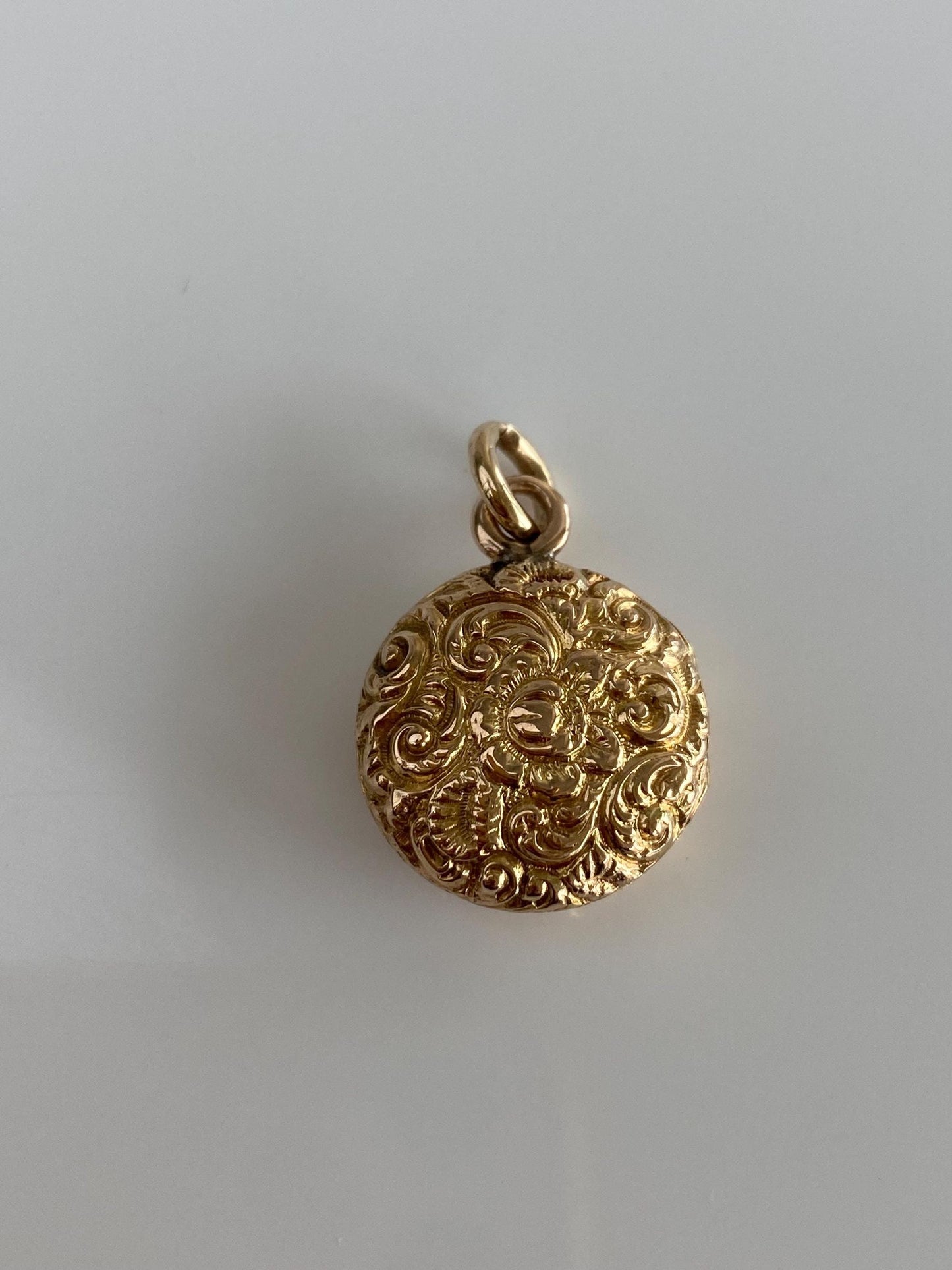 Vintage Solid 18k Yellow Gold Embossed Design Locket Charm