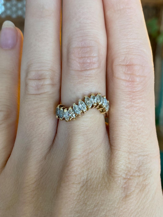 Vintage Solid 18k Yellow Gold Diamond Wavy Ring Band - Size 6.25