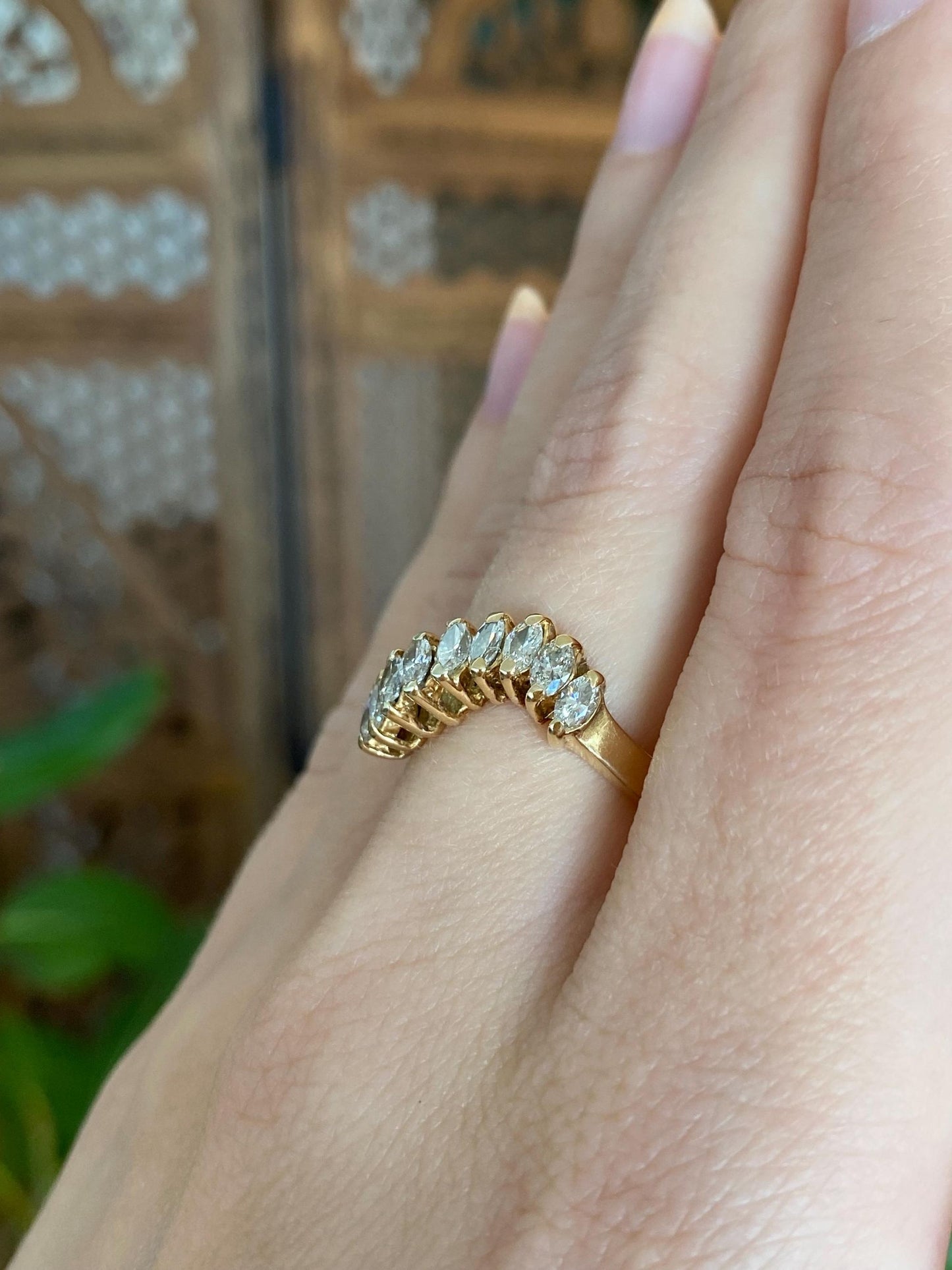 Vintage Solid 18k Yellow Gold Diamond Wavy Ring Band - Size 6.25