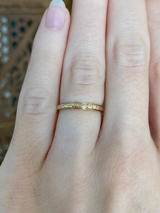 Vintage Solid 14k Yellow Gold Designed Ring Band - Size 4.75