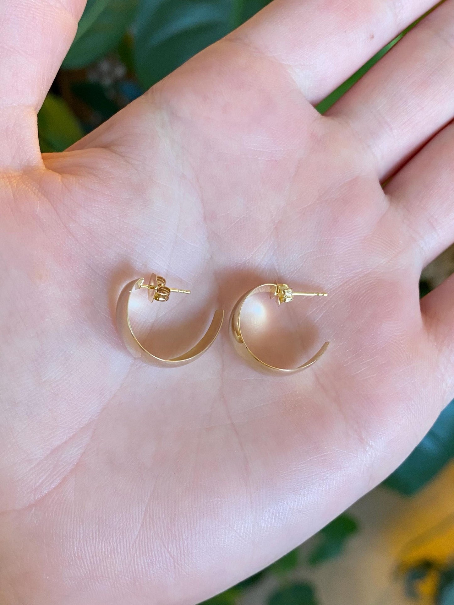 Vintage Solid 14k Yellow Gold Tapered Hoop Stud Earrings
