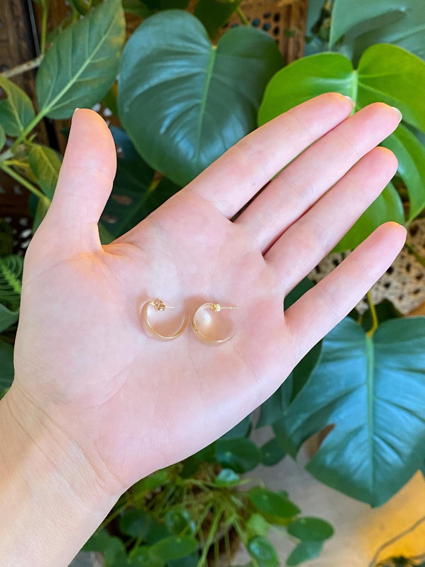 Vintage Solid 14k Yellow Gold Tapered Hoop Stud Earrings