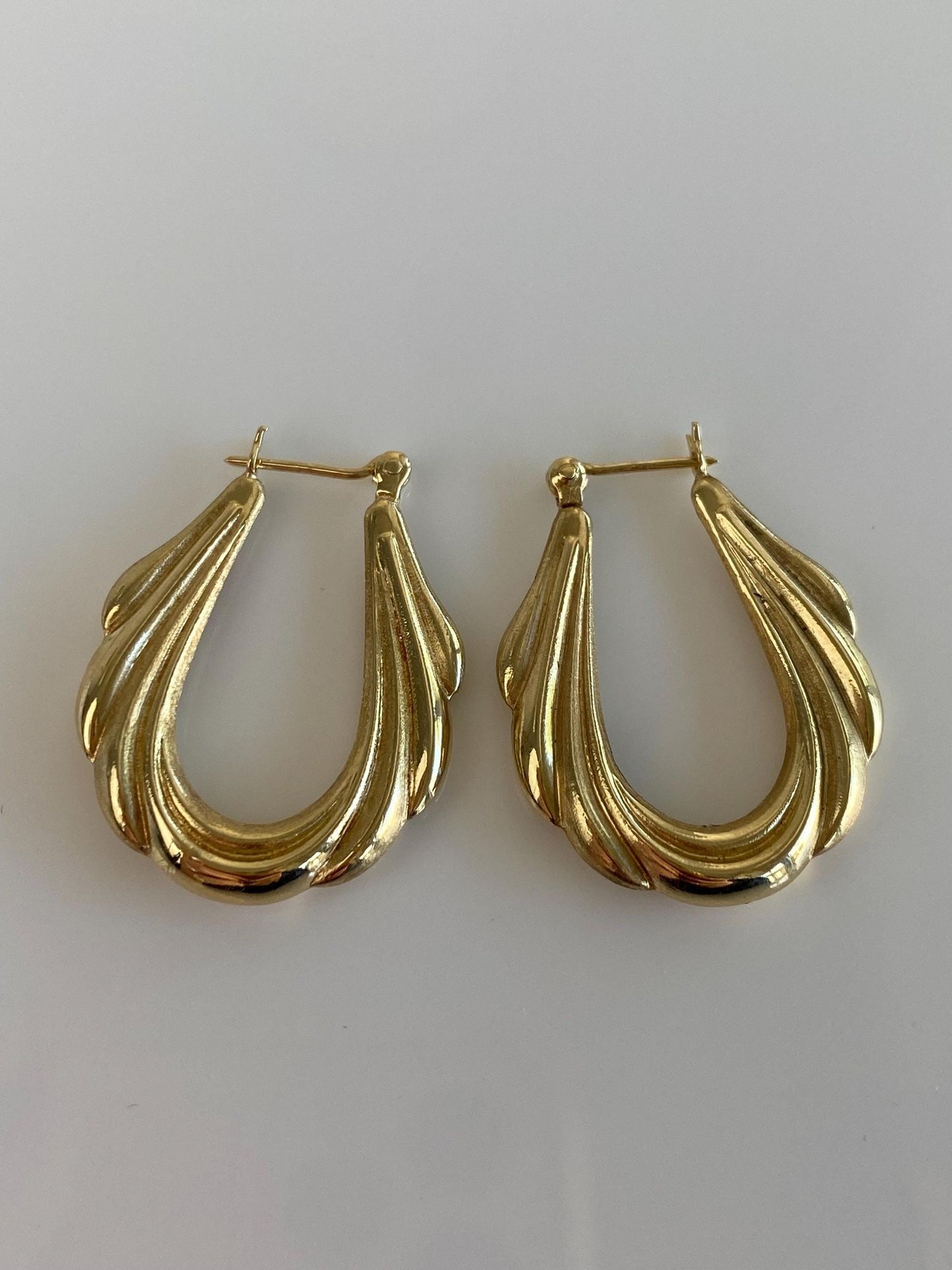 Vintage 14k Yellow Gold Scalloped Hoop Earrings