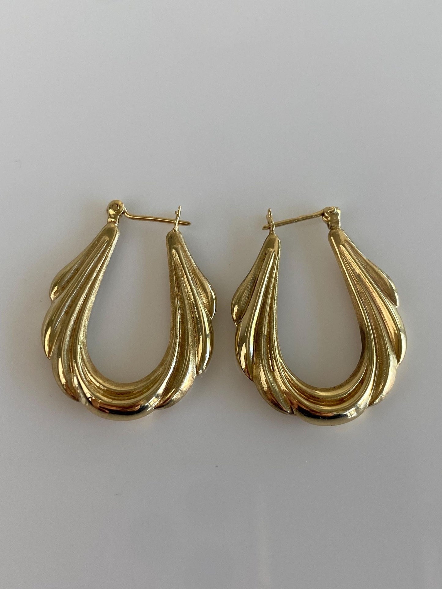 Vintage 14k Yellow Gold Scalloped Hoop Earrings