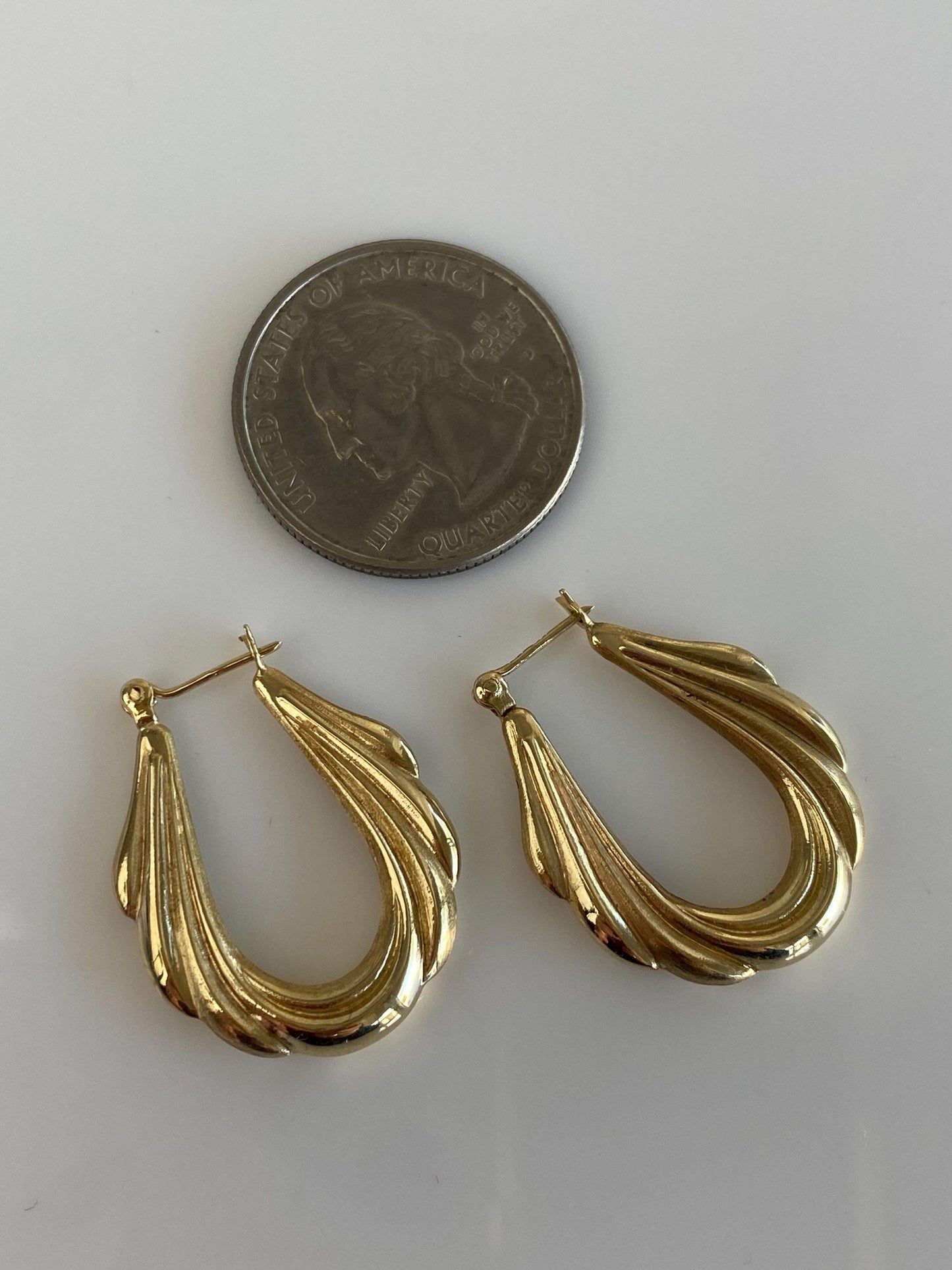 Vintage 14k Yellow Gold Scalloped Hoop Earrings