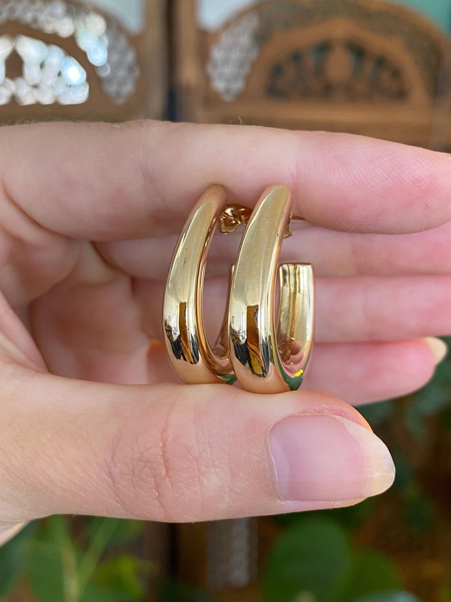 Vintage 14k Yellow Gold Oval Hoop Earrings