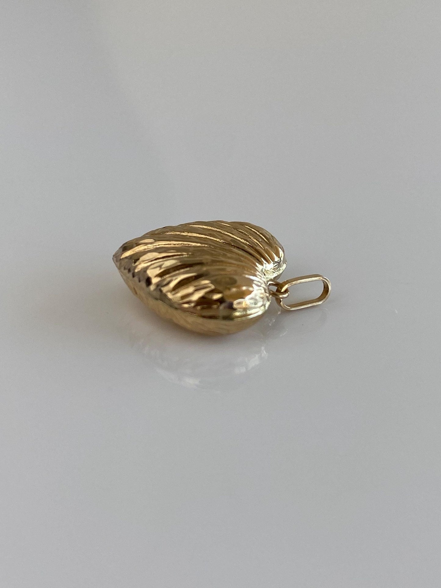 Vintage 14k Yellow Gold Diamond Cut Fluted Puffy Heart Charm