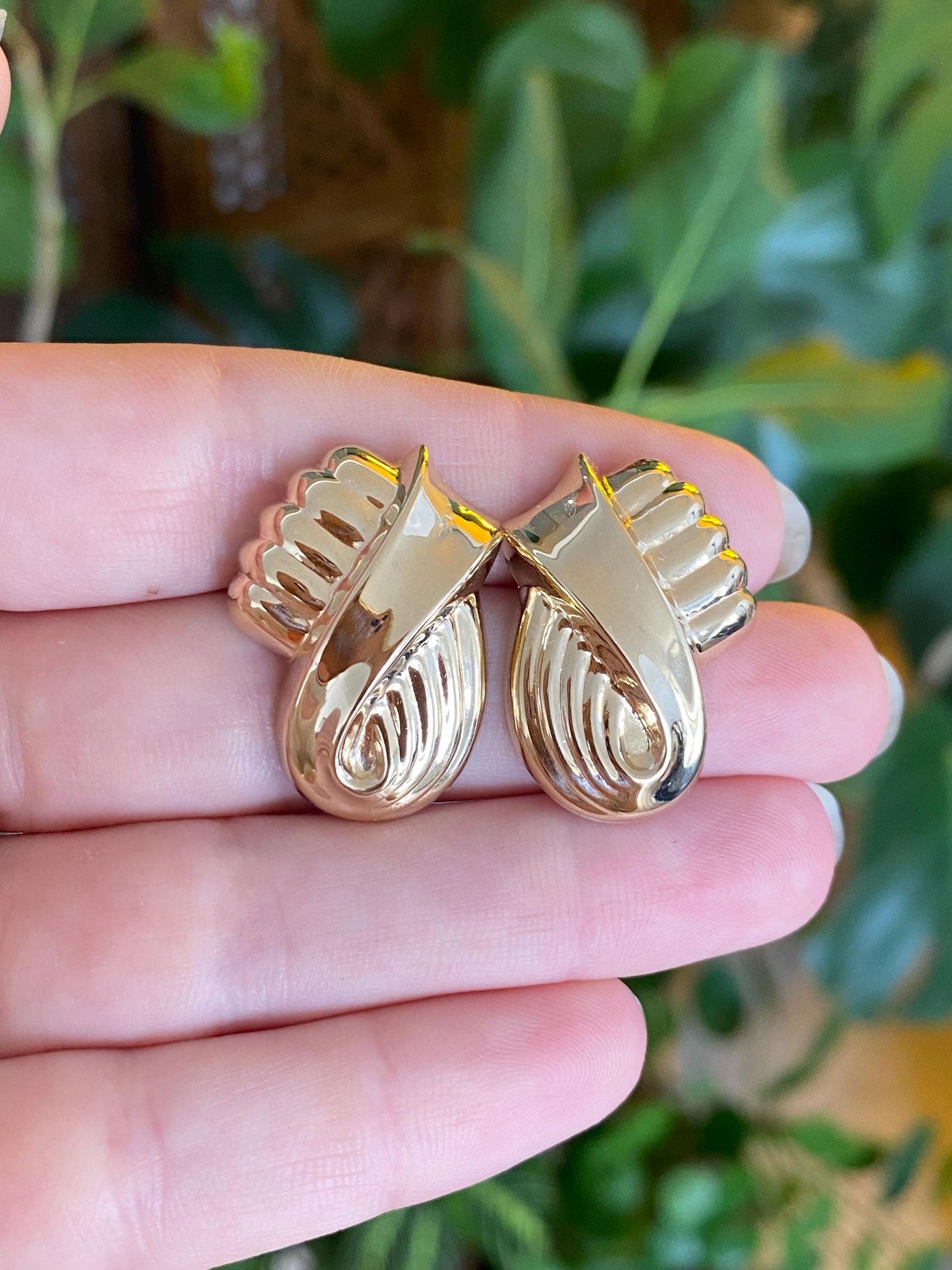 Vintage 14k Yellow Gold Fluted Twist Domed Stud Earrings