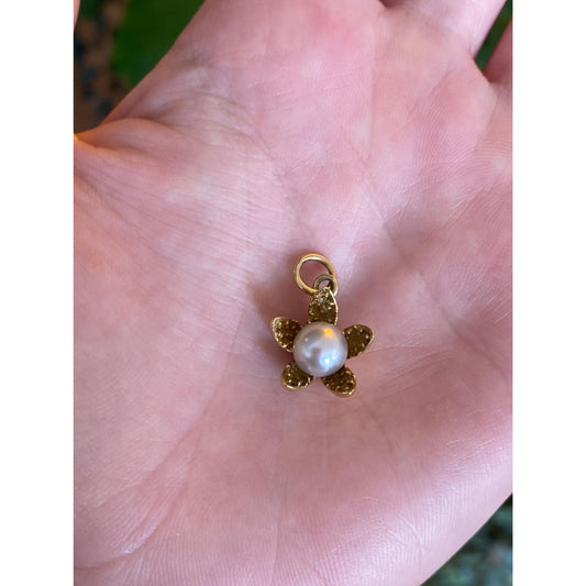 Vintage Solid 18k Yellow Gold Little Pearl Flower Charm
