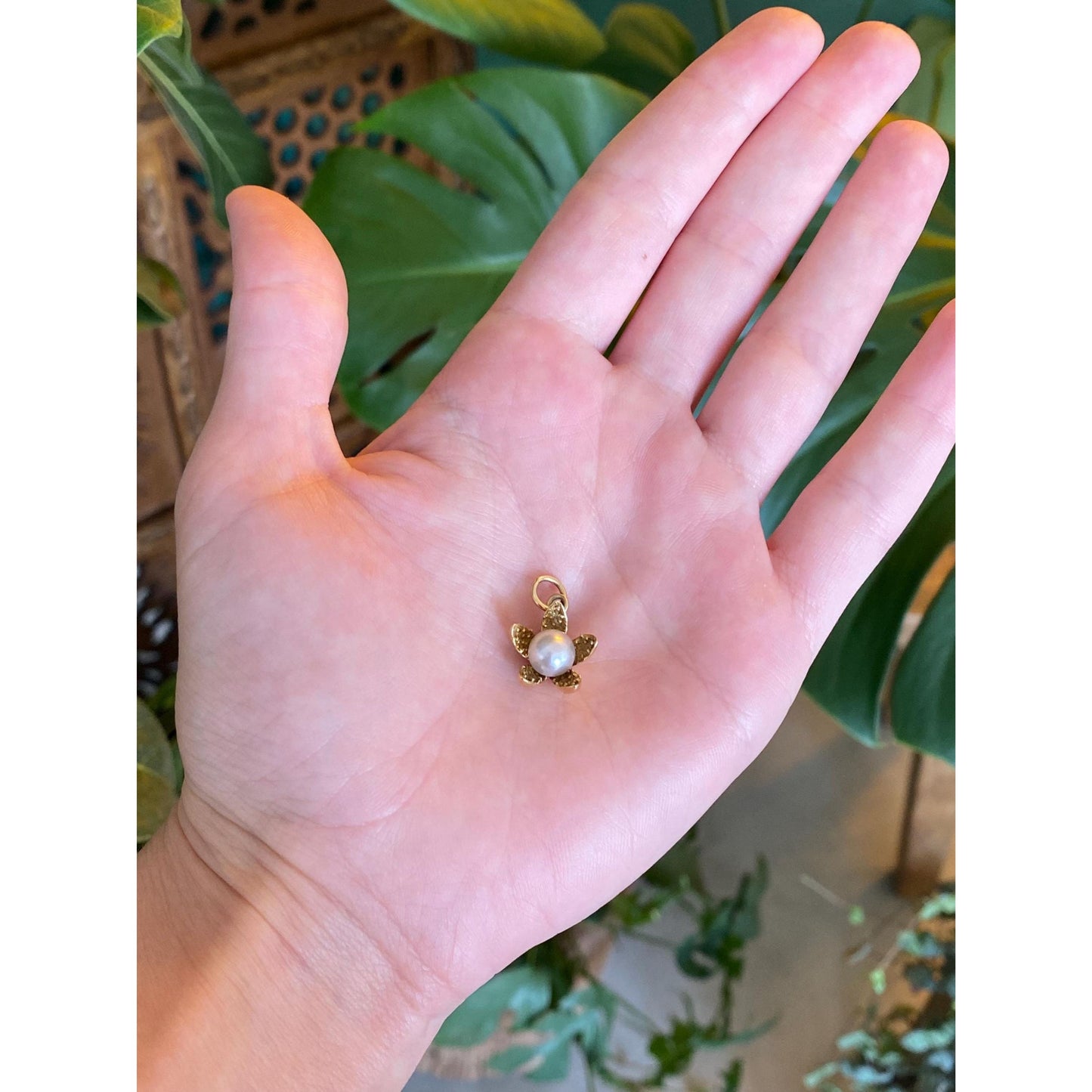 Vintage Solid 18k Yellow Gold Little Pearl Flower Charm