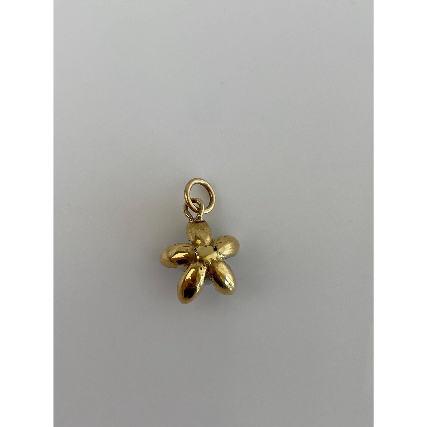 Vintage Solid 18k Yellow Gold Little Pearl Flower Charm