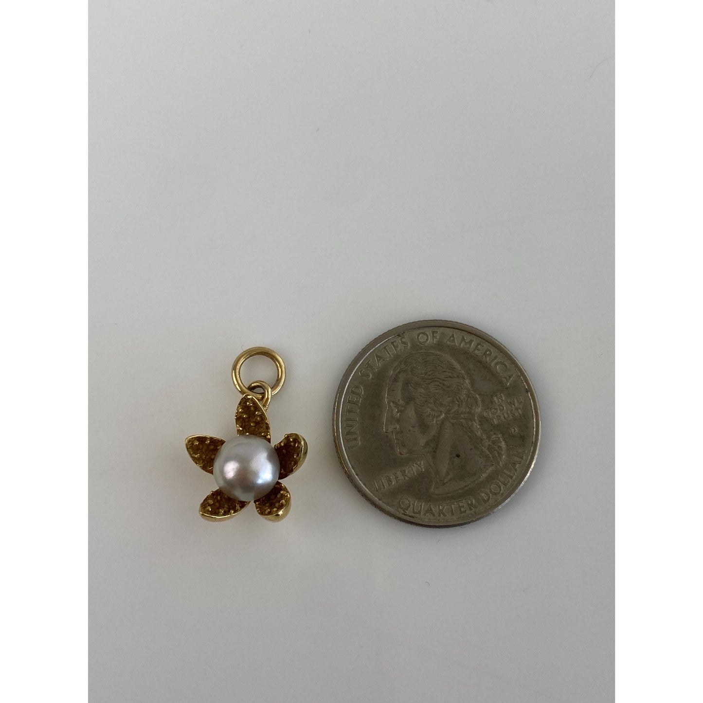 Vintage Solid 18k Yellow Gold Little Pearl Flower Charm